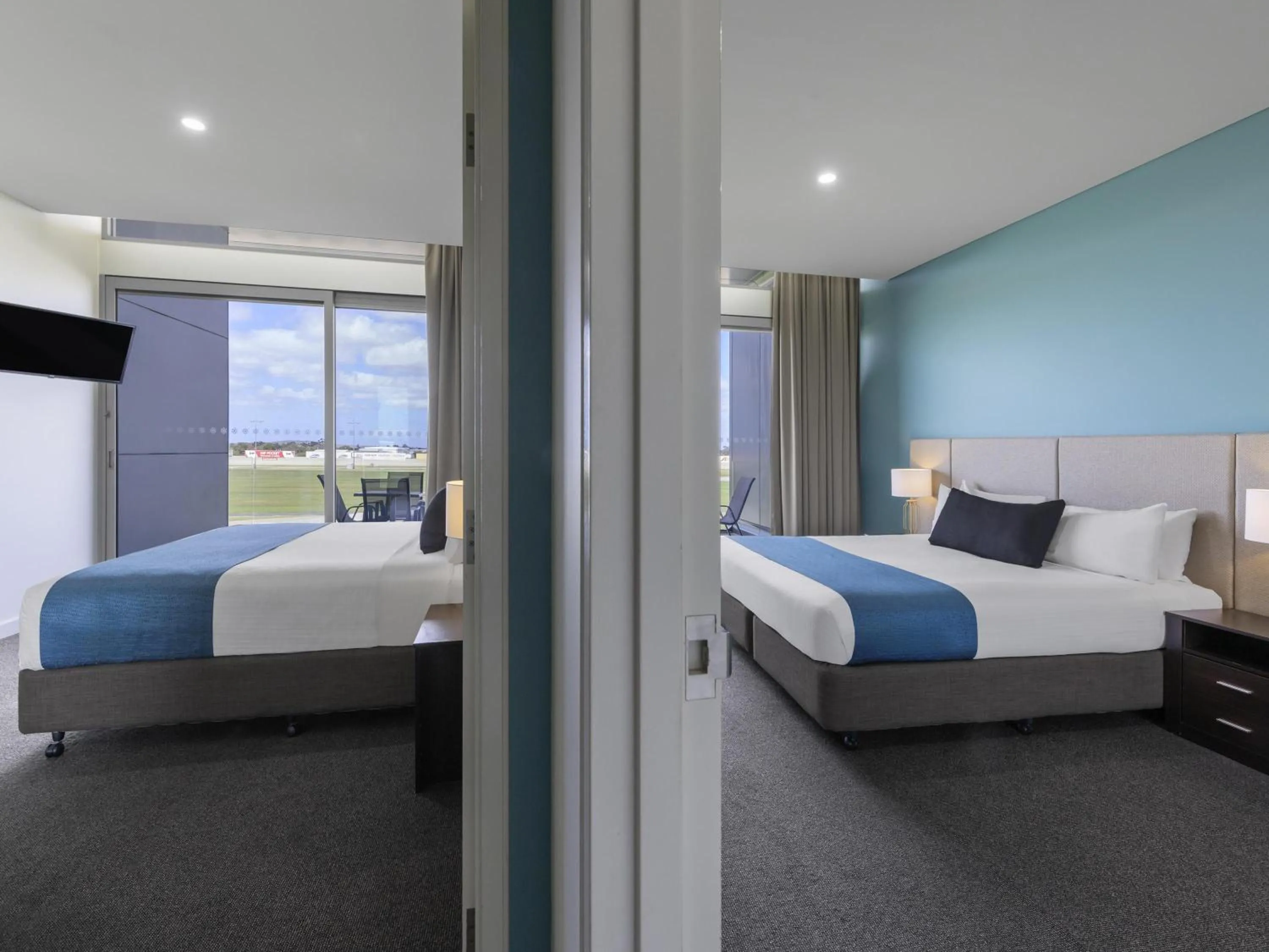 Bedroom, Bed in Mantra Melbourne Melton