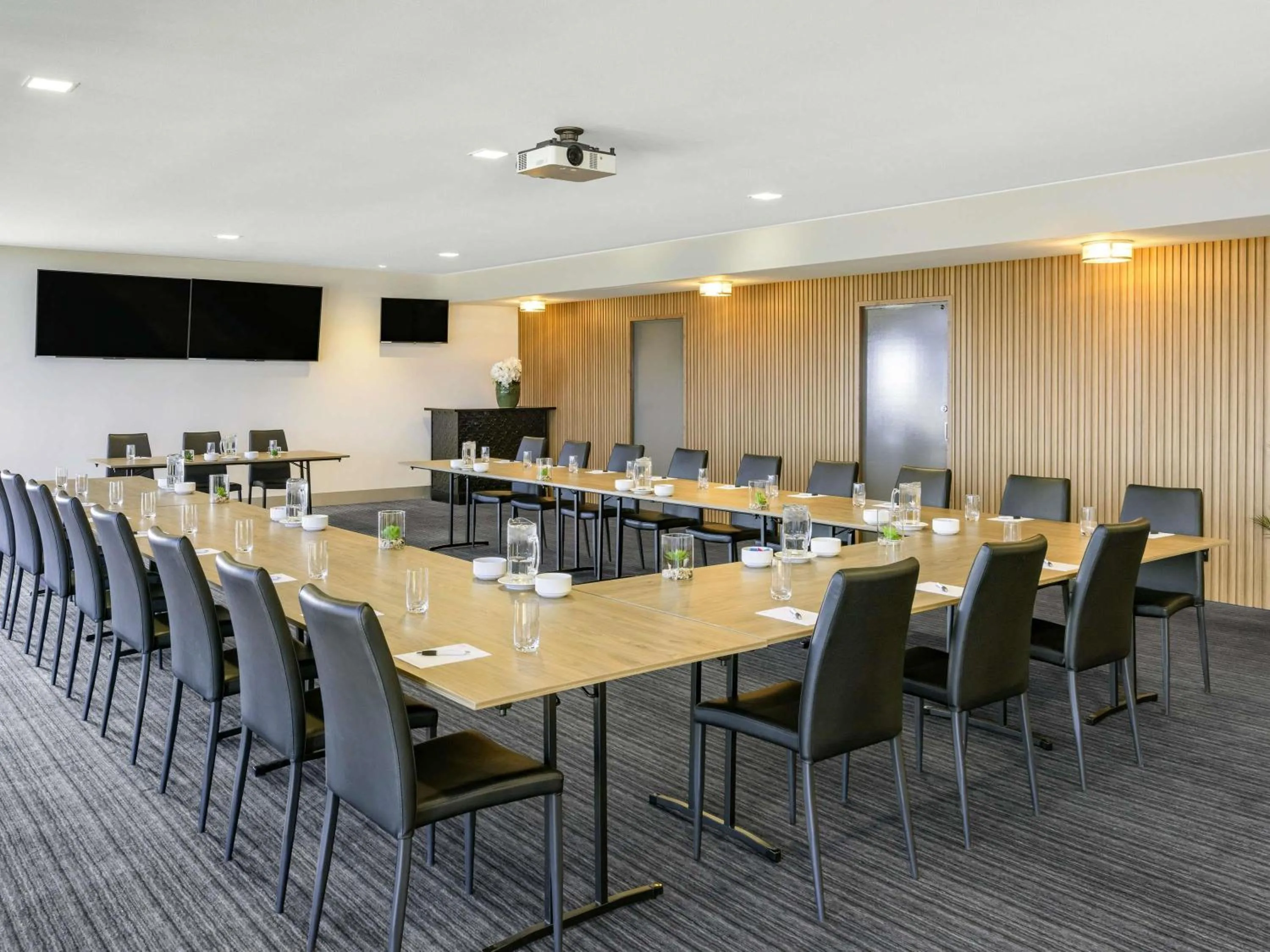 Meeting/conference room in Mantra Melbourne Melton