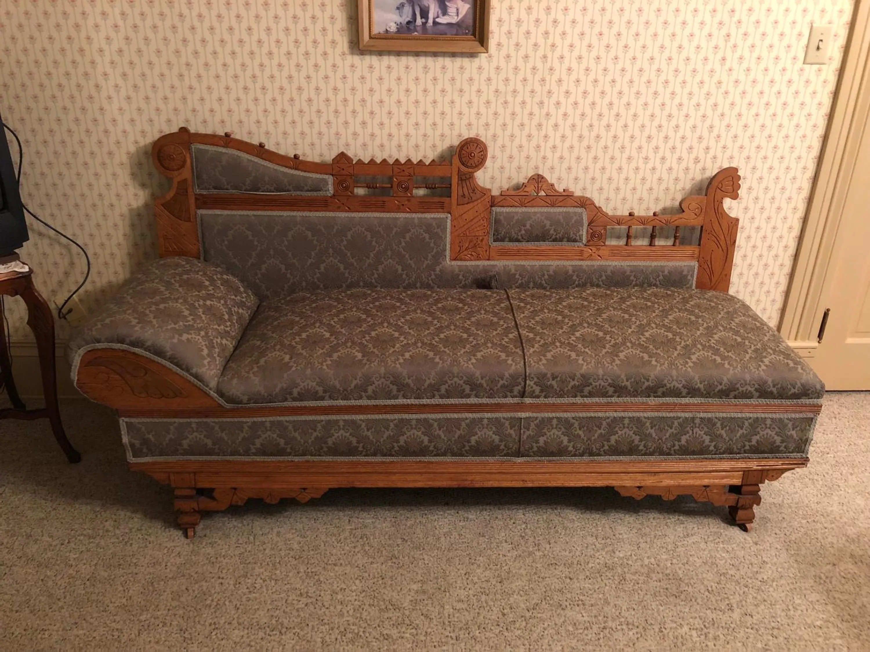 Bed in The Hancock House Bed & Breakfast Inn