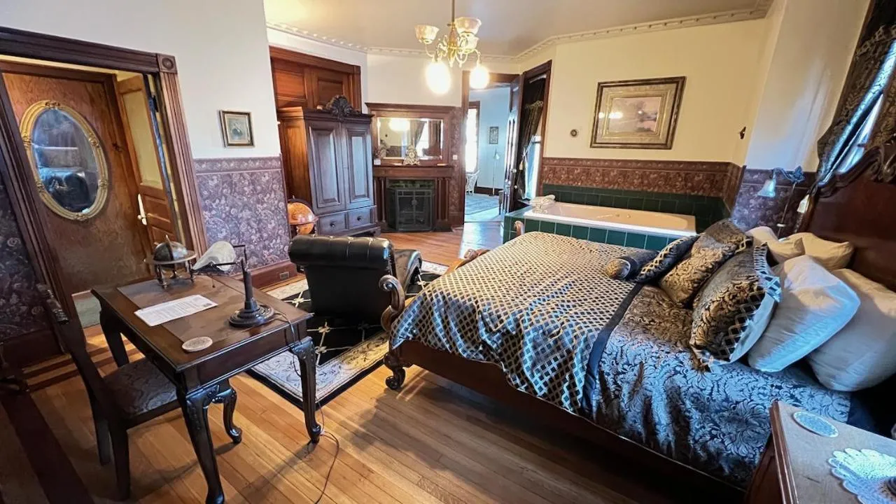 Bed in The Hancock House Bed & Breakfast Inn