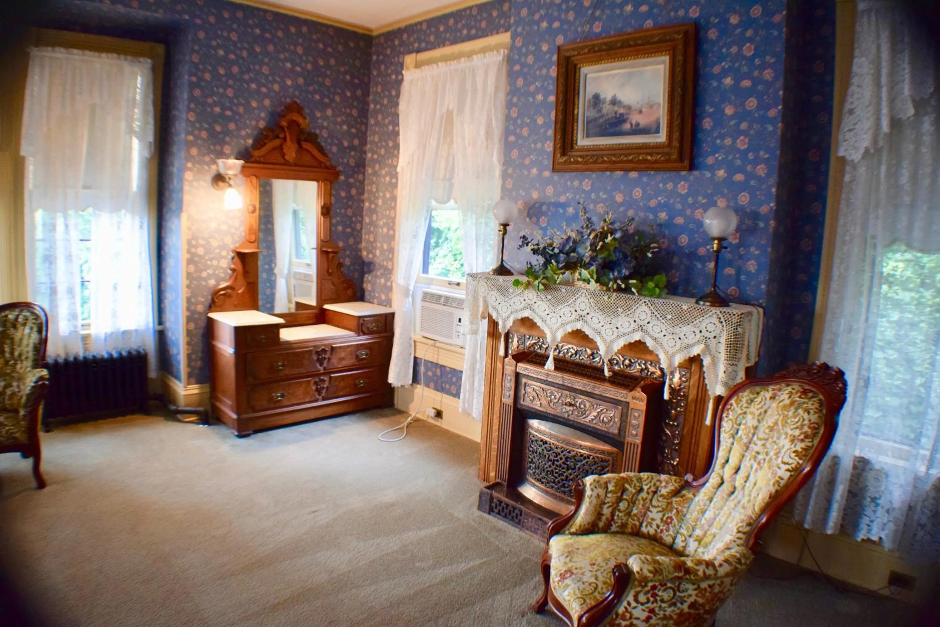 Bed in The Hancock House Bed & Breakfast Inn