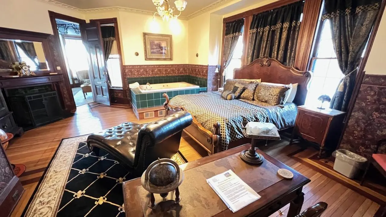 Bed in The Hancock House Bed & Breakfast Inn