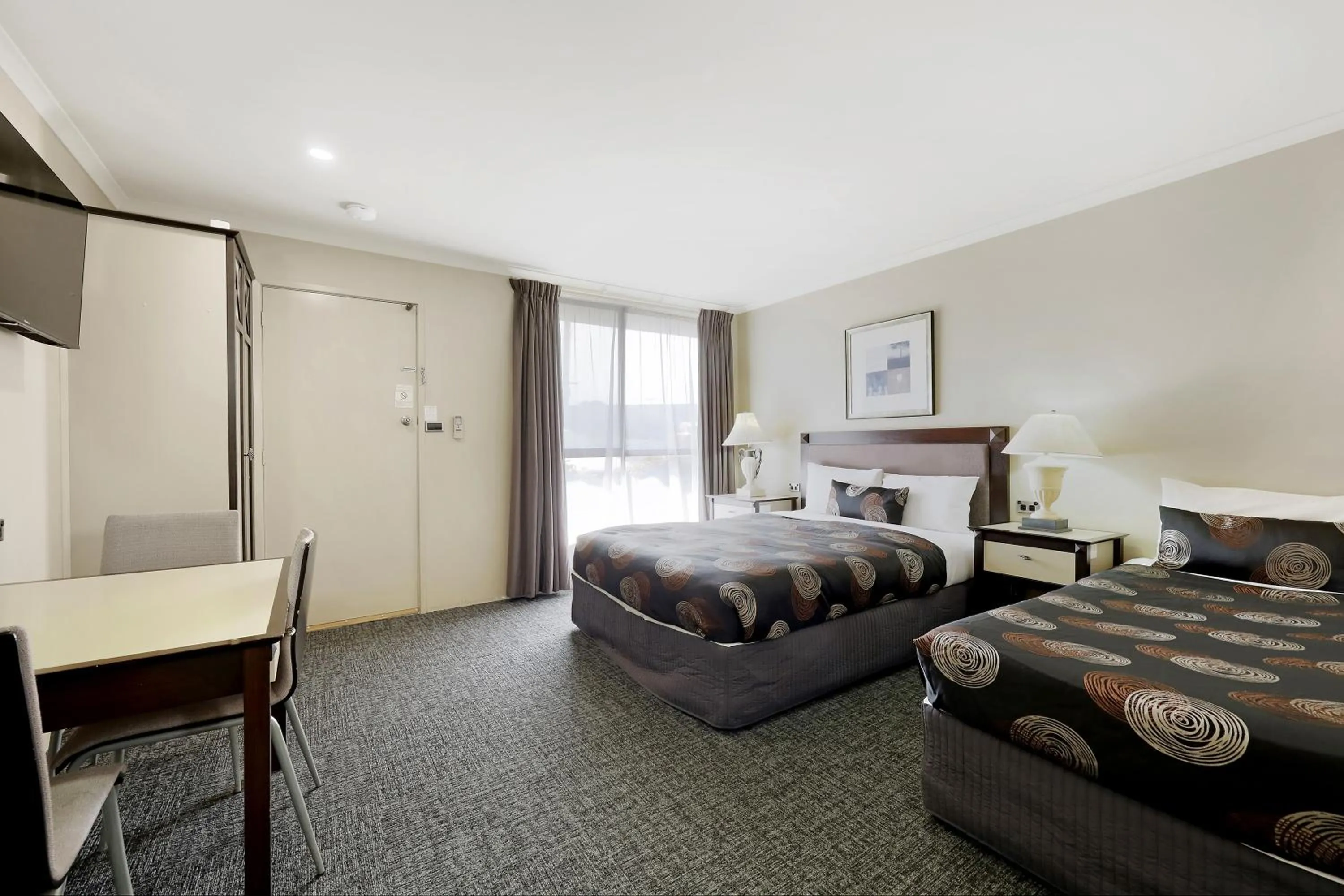 Bed in Comfort Inn On Raglan