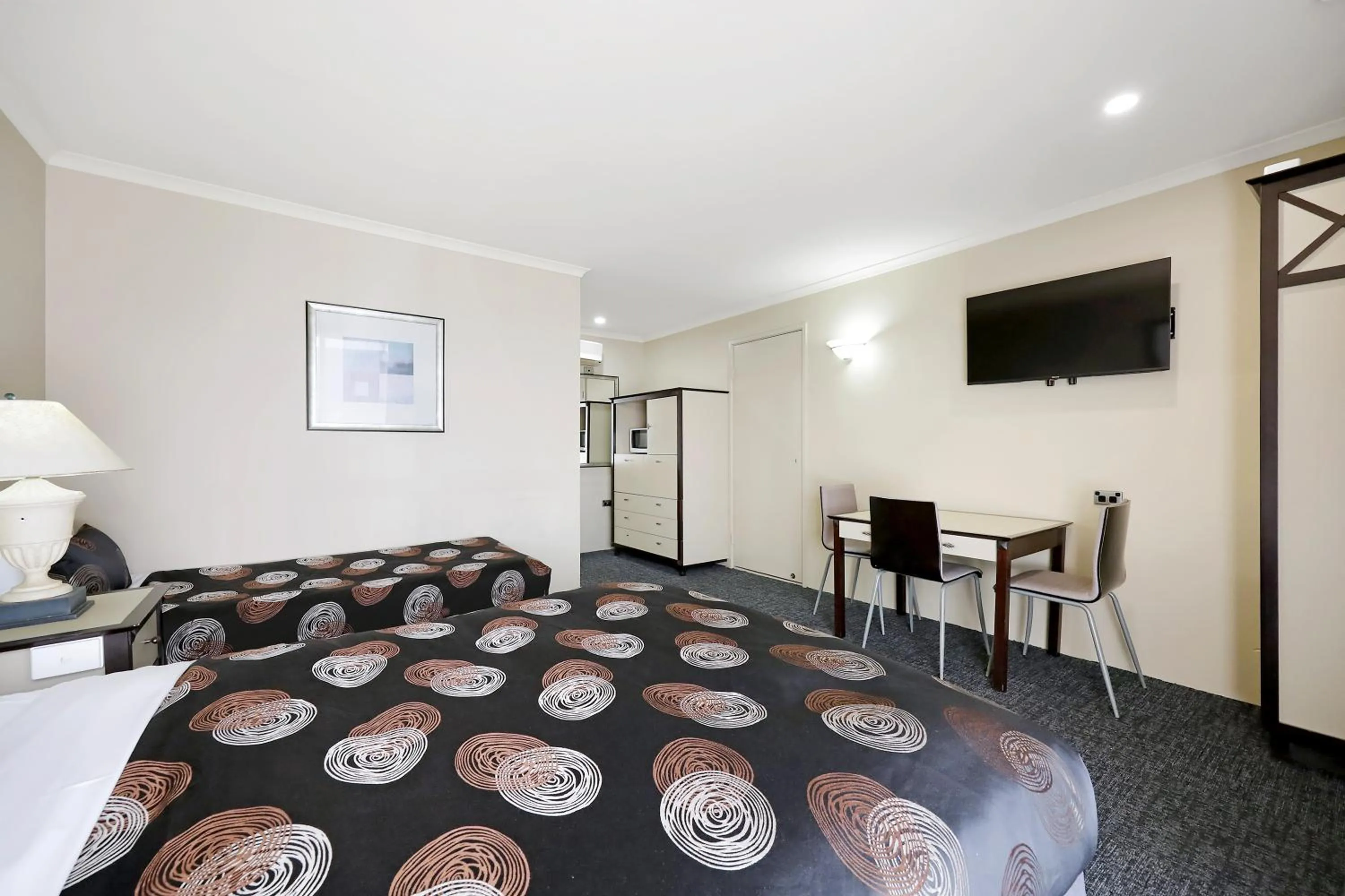 Bed in Comfort Inn On Raglan