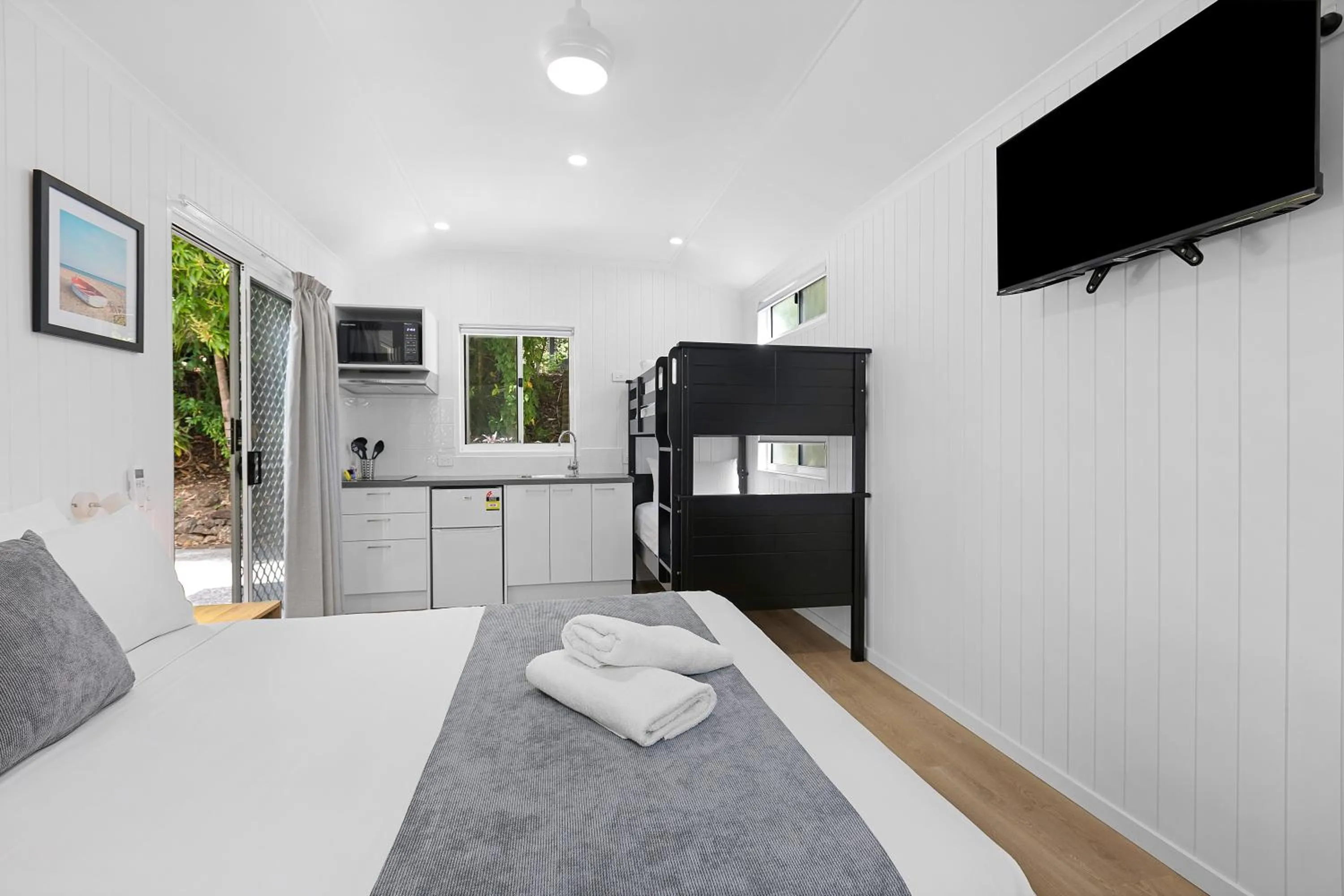 Kitchen or kitchenette, Bed in Kipara Tropical Rainforest Retreat