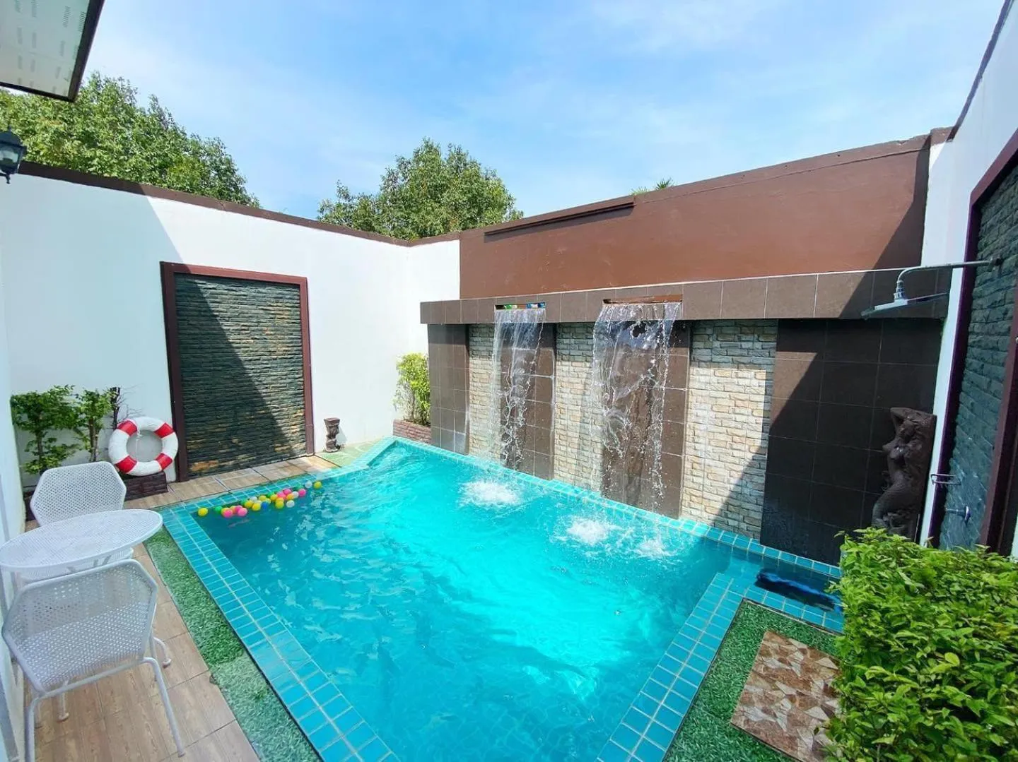 Swimming pool in The Vista Pool Villa