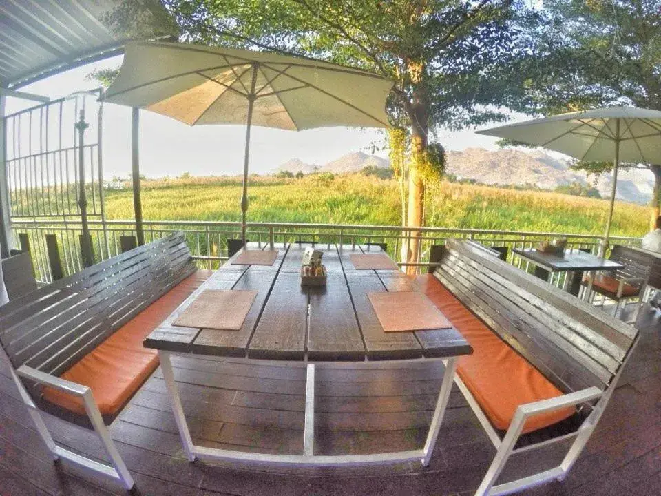 Restaurant/places to eat in The Vista Pool Villa Restaurant/places to eat in The Vista Pool Villa