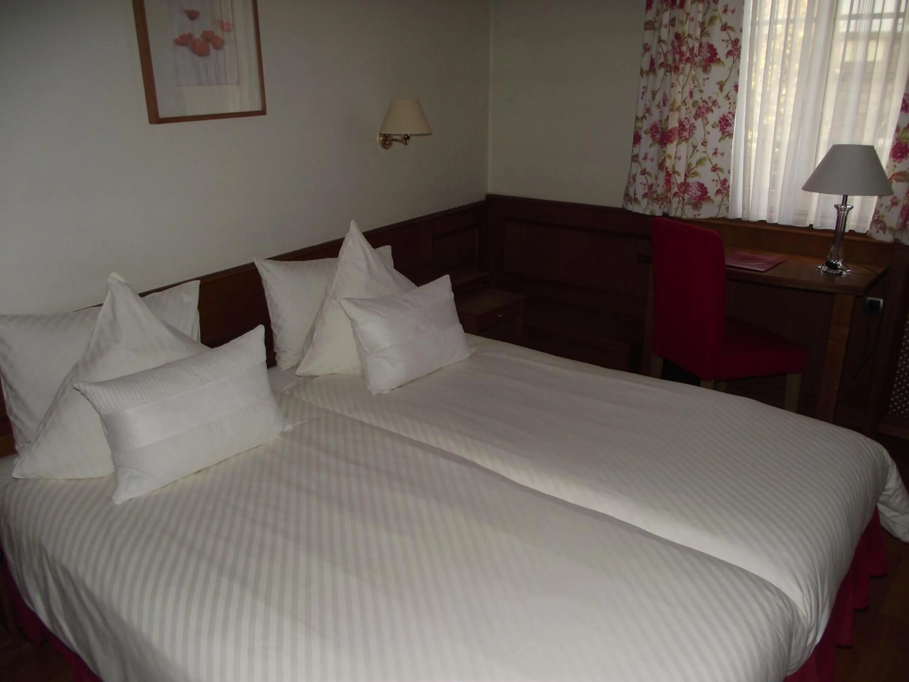 Bedroom, Bed in Spa Hôtel Restaurant Au Lion d'Or