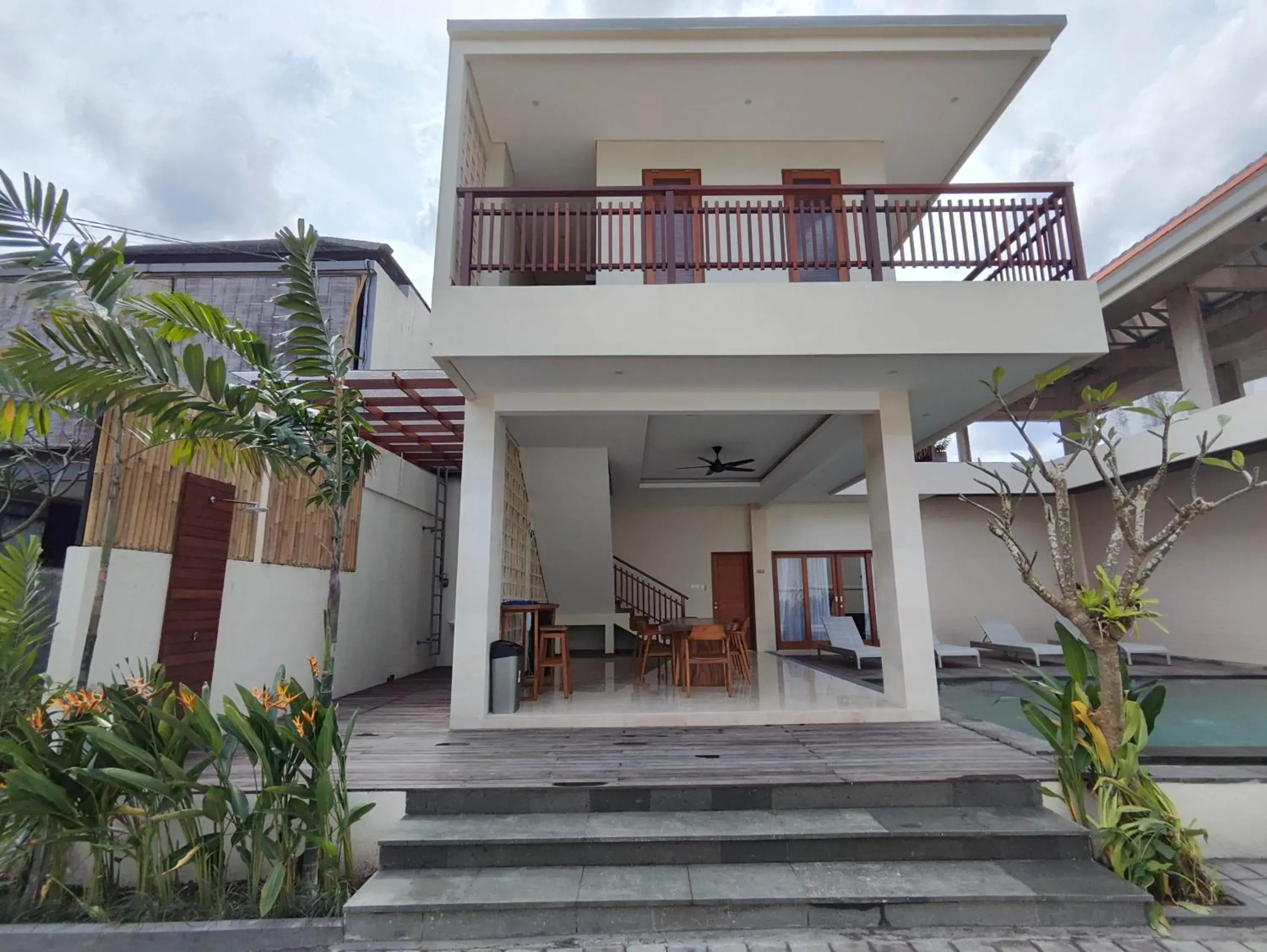 Property building in Villa Lovecho Property building in Villa Lovecho