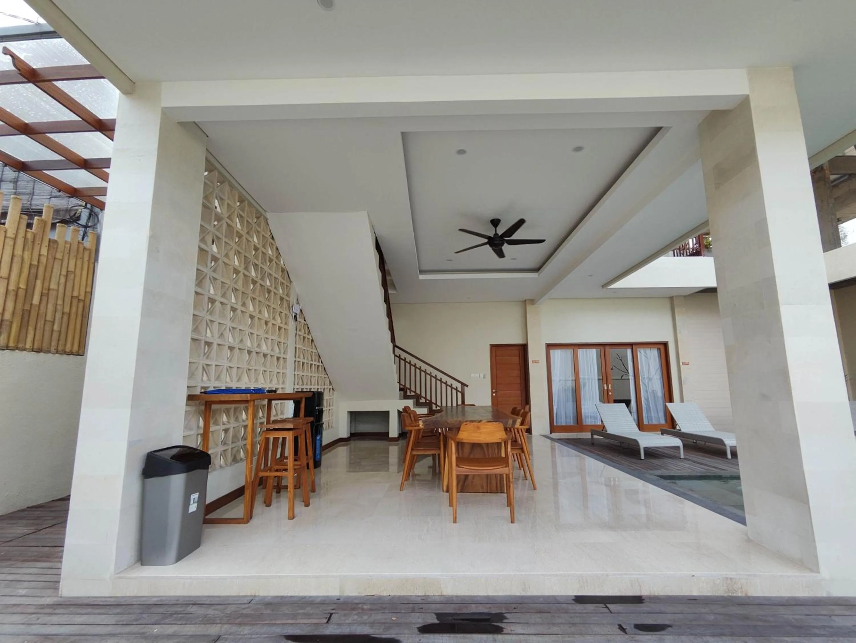 Property building in Villa Lovecho