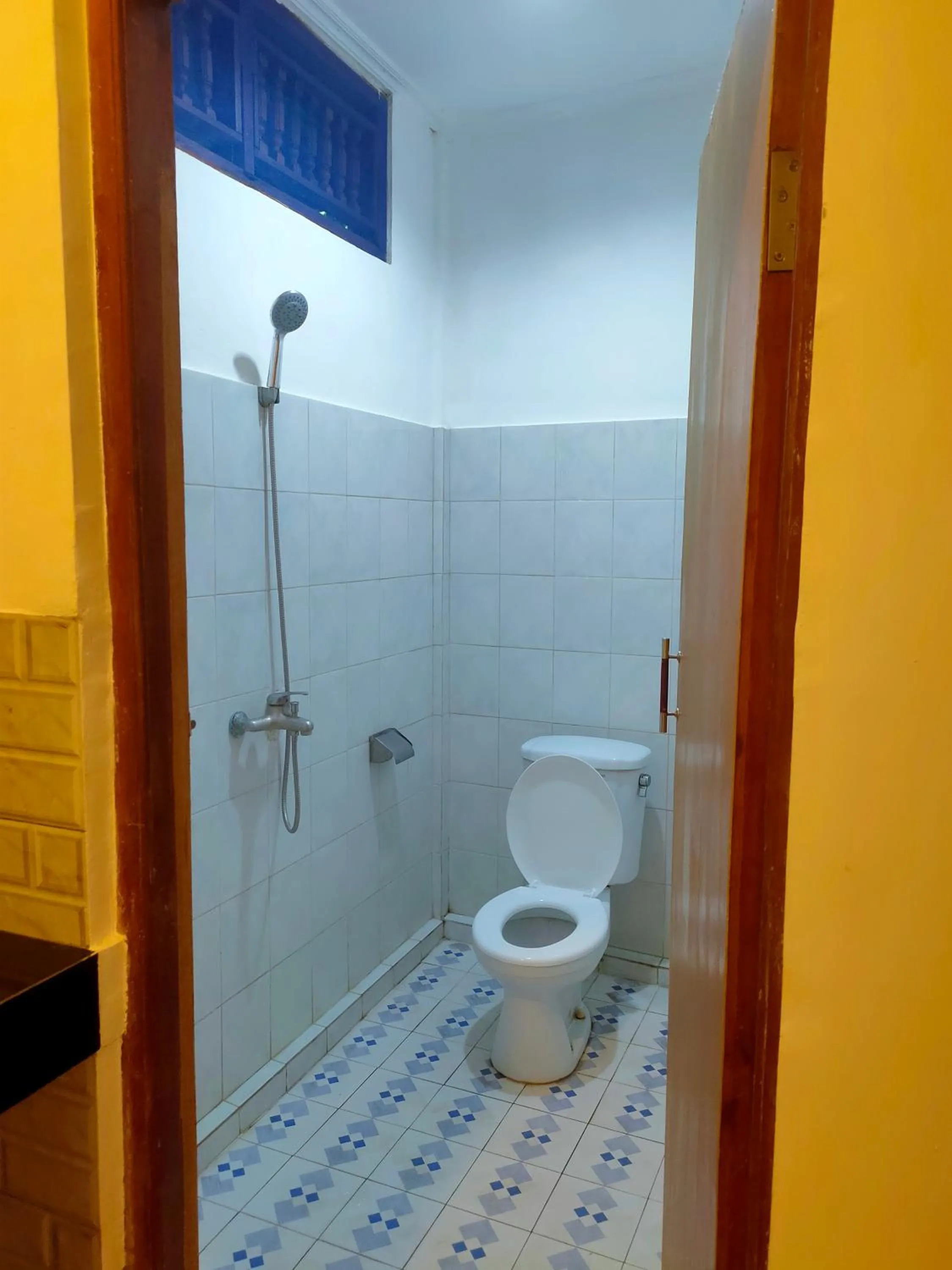 Shower in Candra Asri Bungalow! Free Early Check In, Great November Deal!