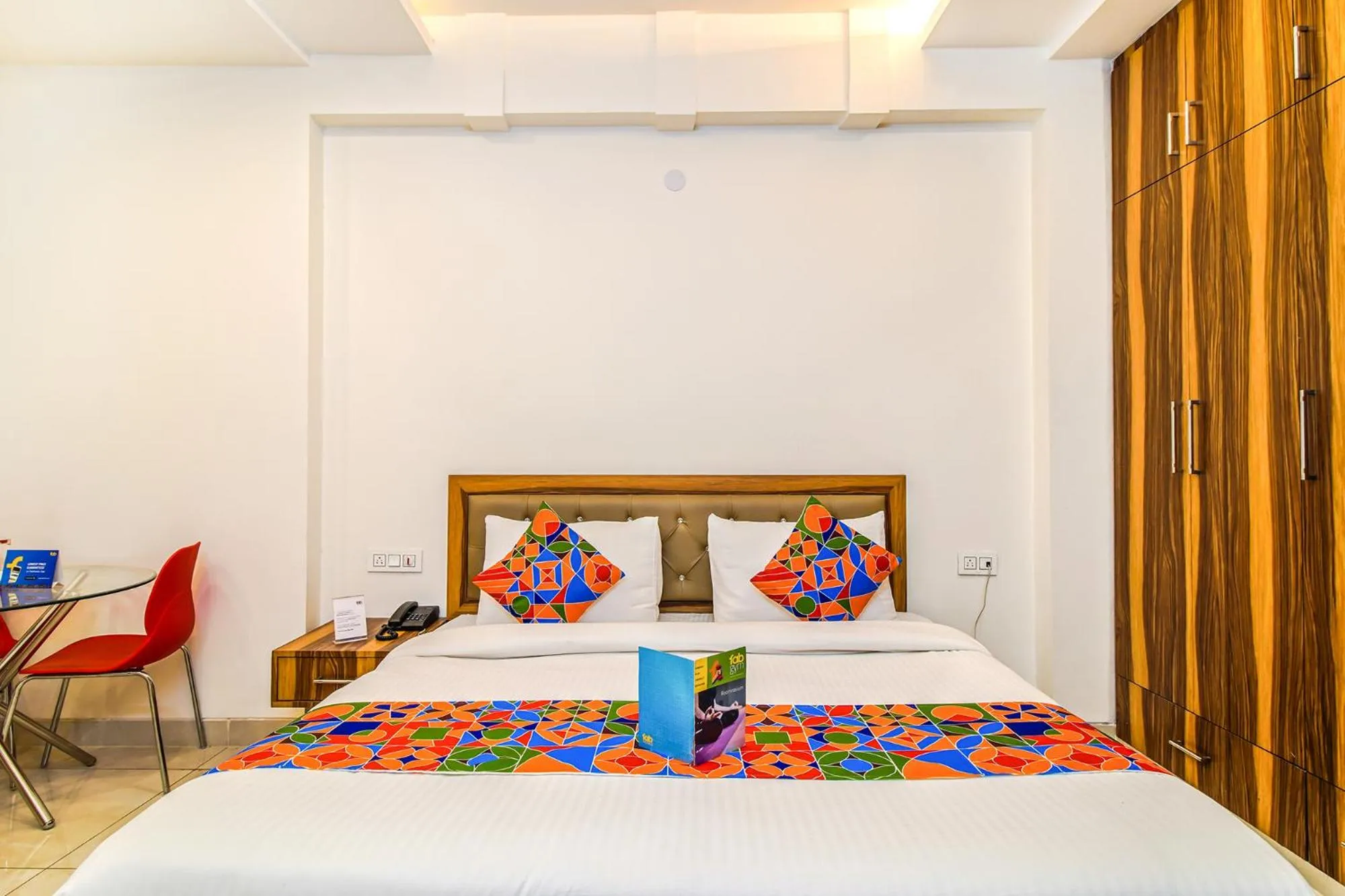Bedroom, Bed in FabHotel Kiara- 400 meters from Medanta hospital
