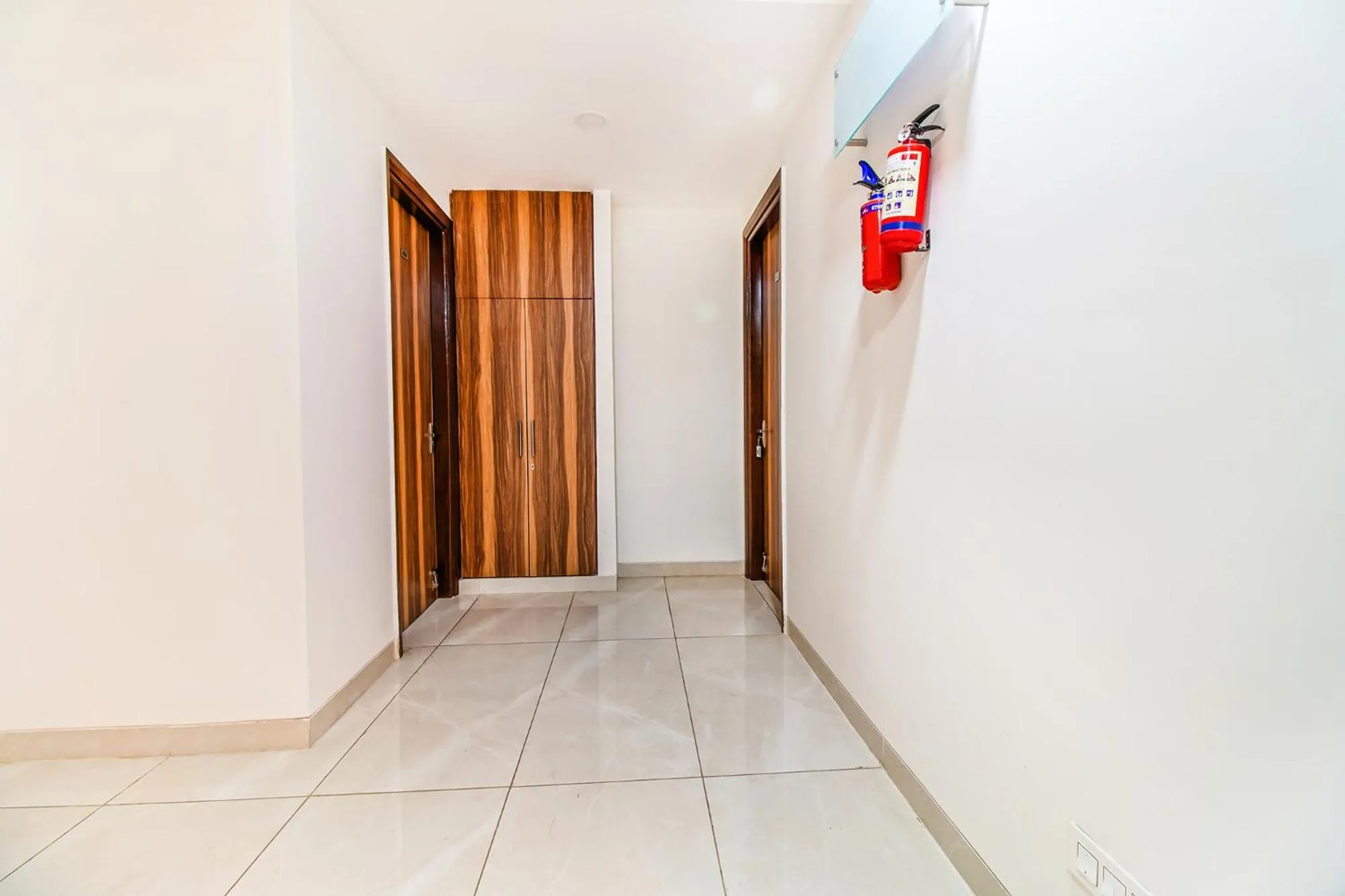 Lobby or reception in FabHotel Kiara- 400 meters from Medanta hospital