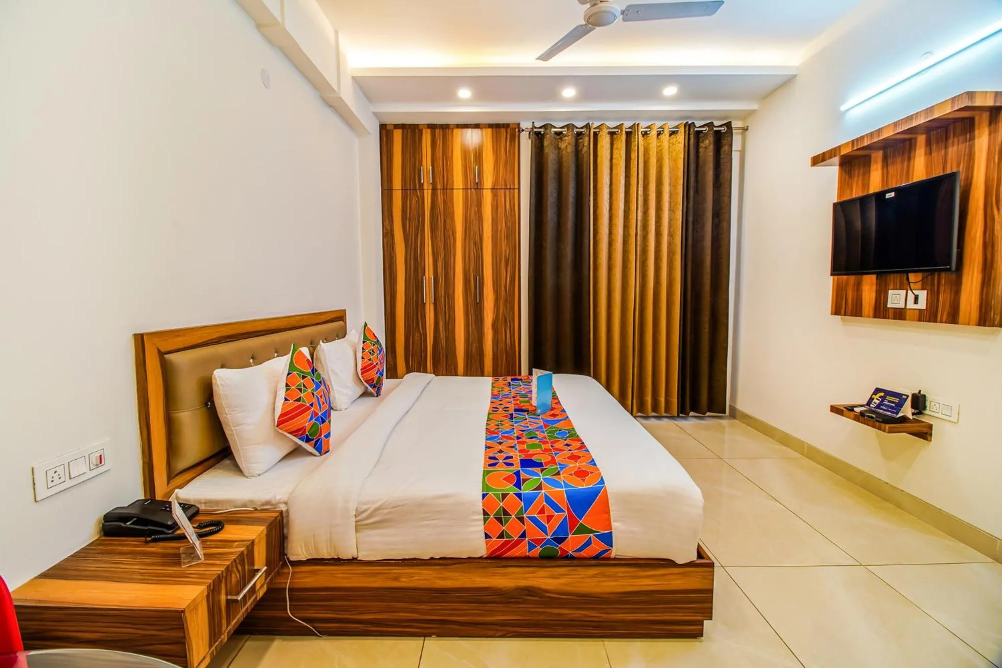 Bedroom, Bed in FabHotel Kiara- 400 meters from Medanta hospital