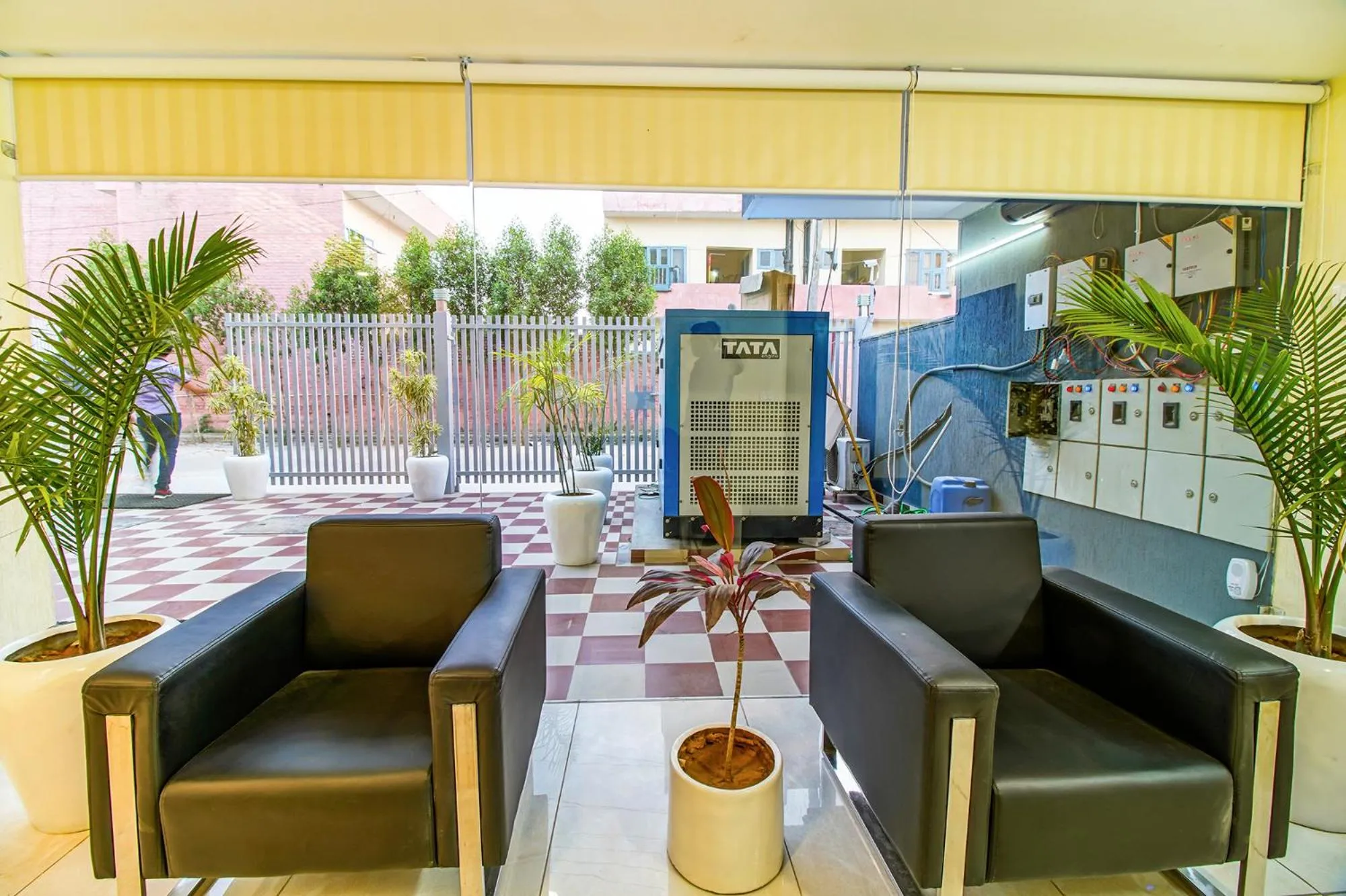 Lobby or reception in FabHotel Kiara- 400 meters from Medanta hospital