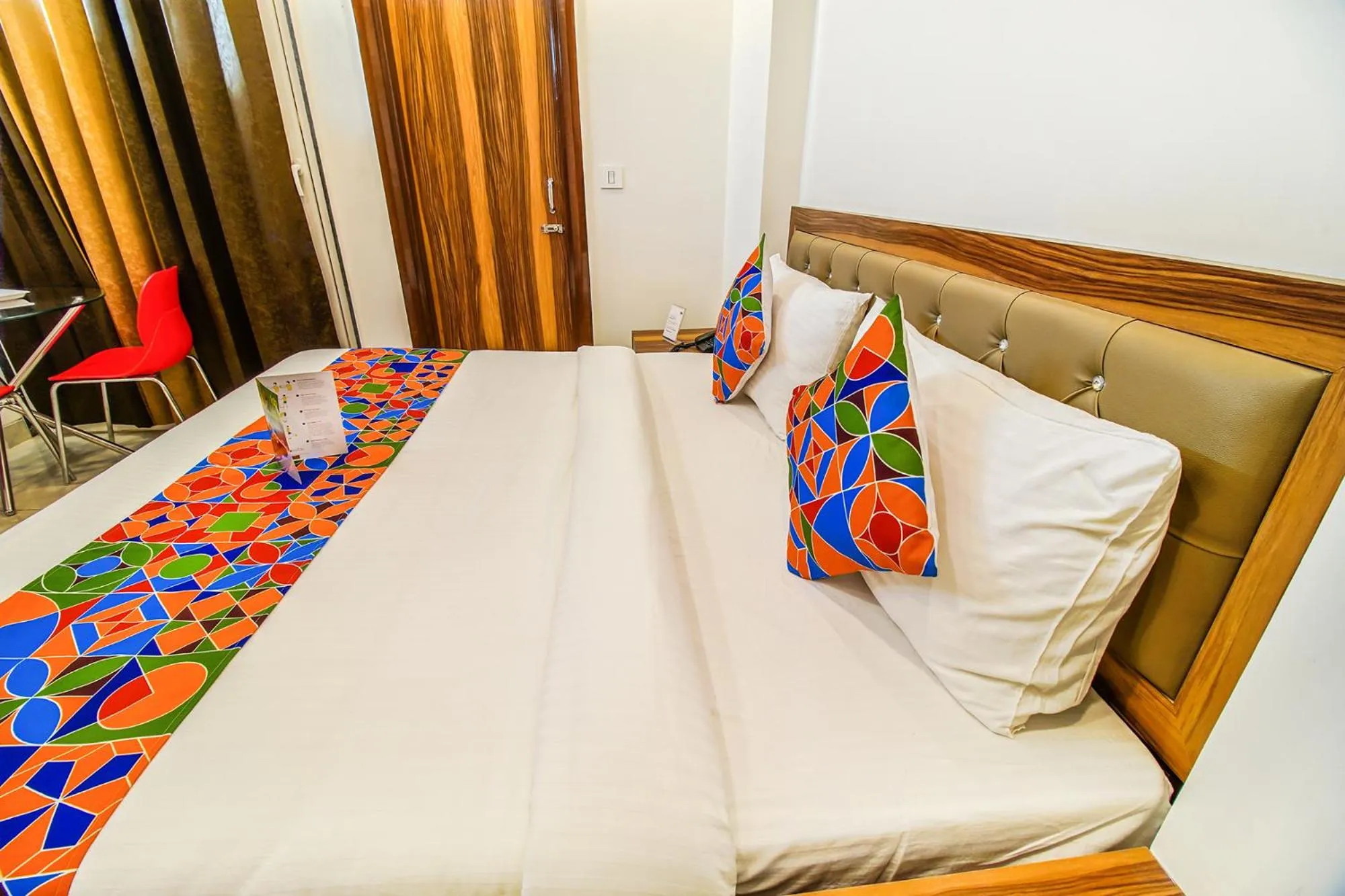 Bedroom, Bed in FabHotel Kiara- 400 meters from Medanta hospital