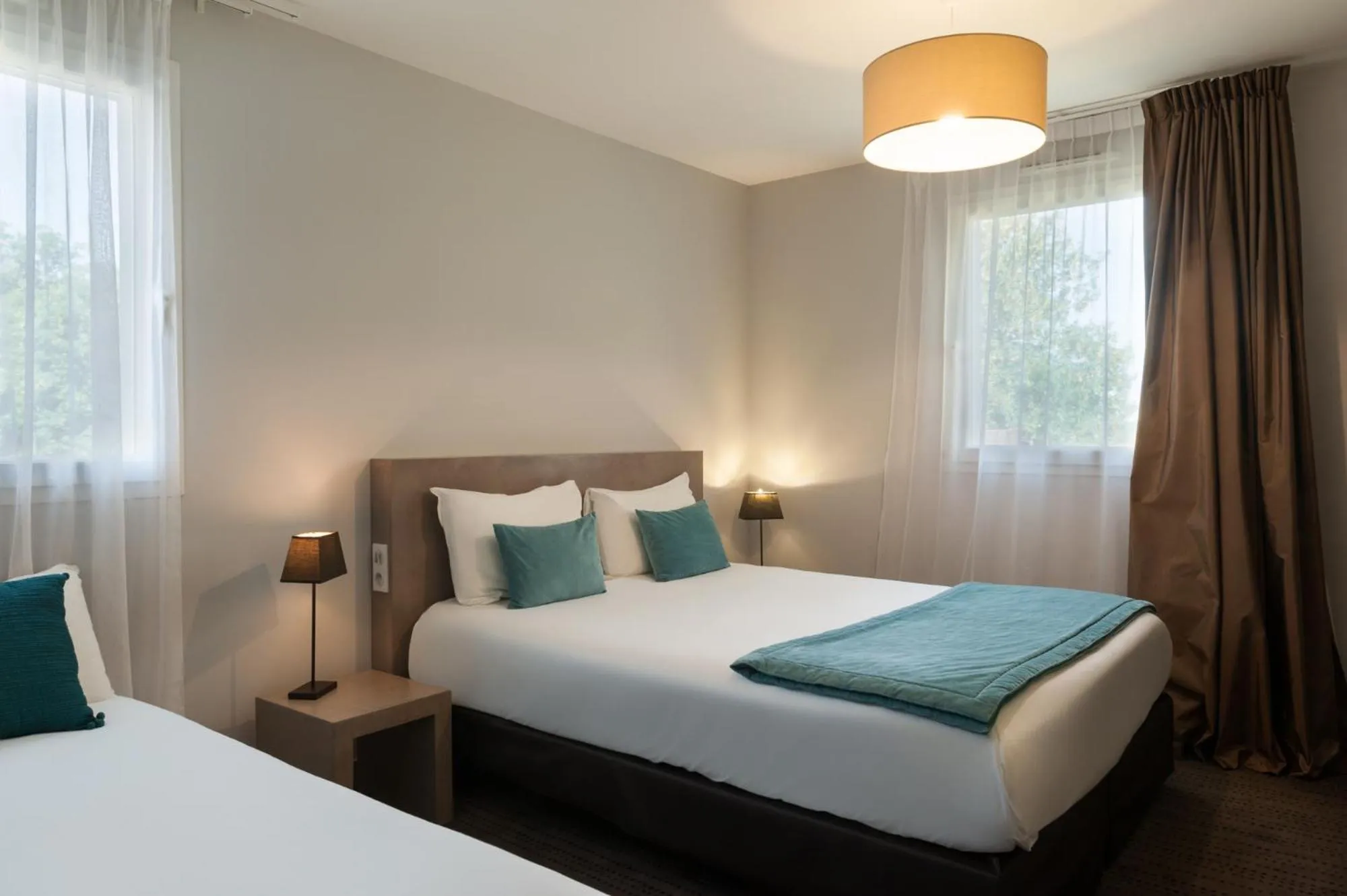 Bedroom, Bed in The Originals Boutique, Hôtel La Grange, Niort