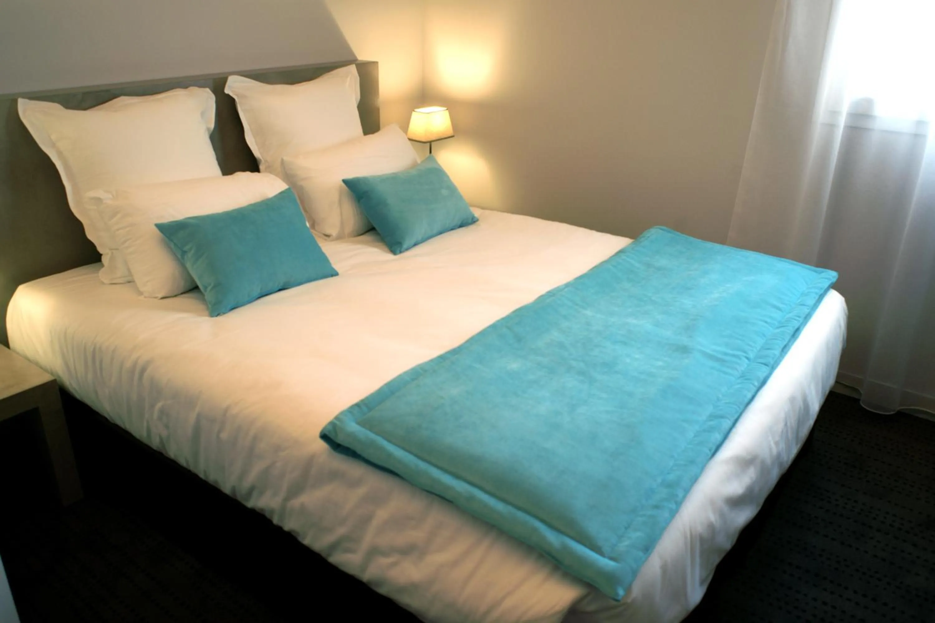 Bed in The Originals Boutique, Hôtel La Grange, Niort