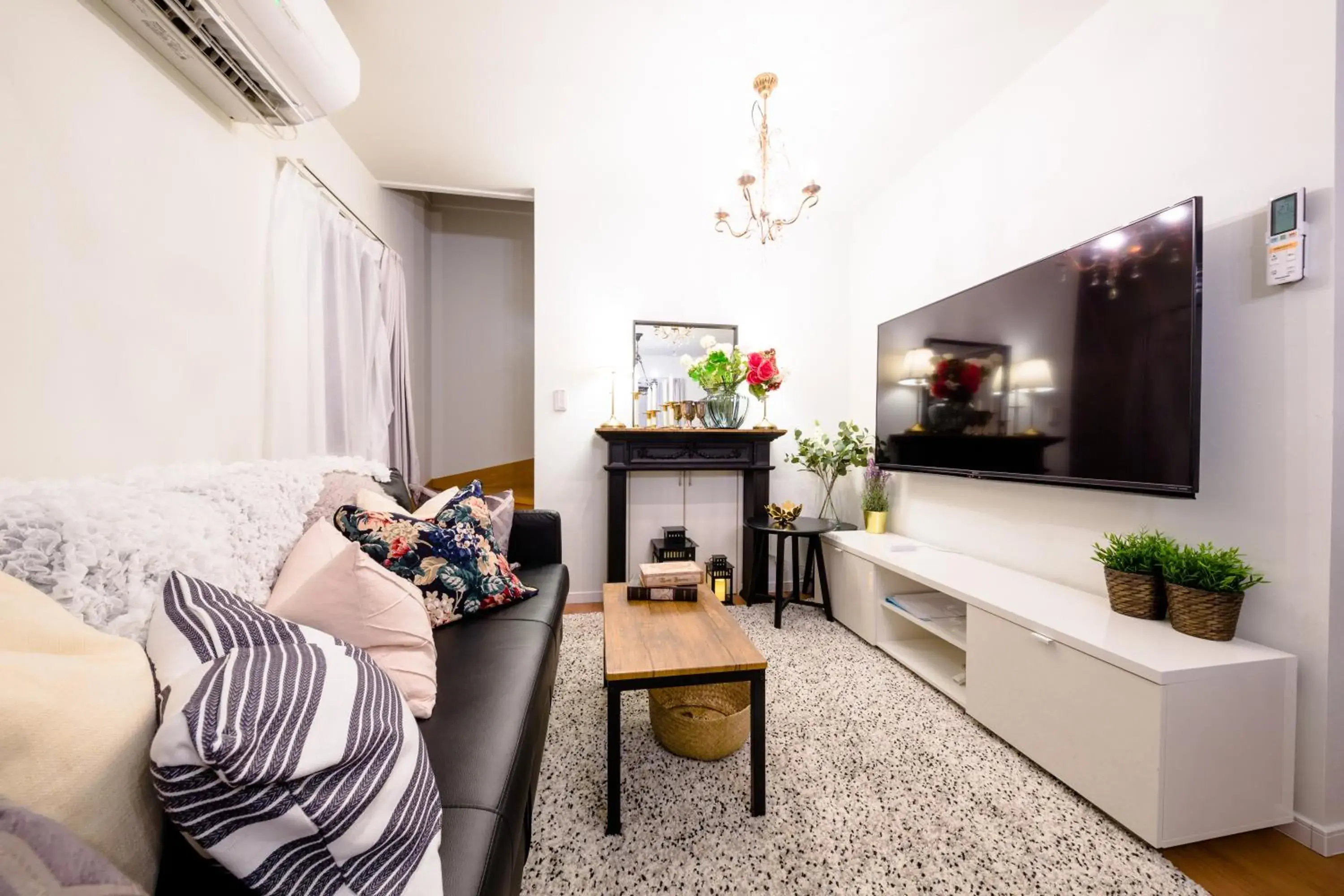 Living room in Villa Hanasaku Fujikawaguchiko B Living room in Villa Hanasaku Fujikawaguchiko B