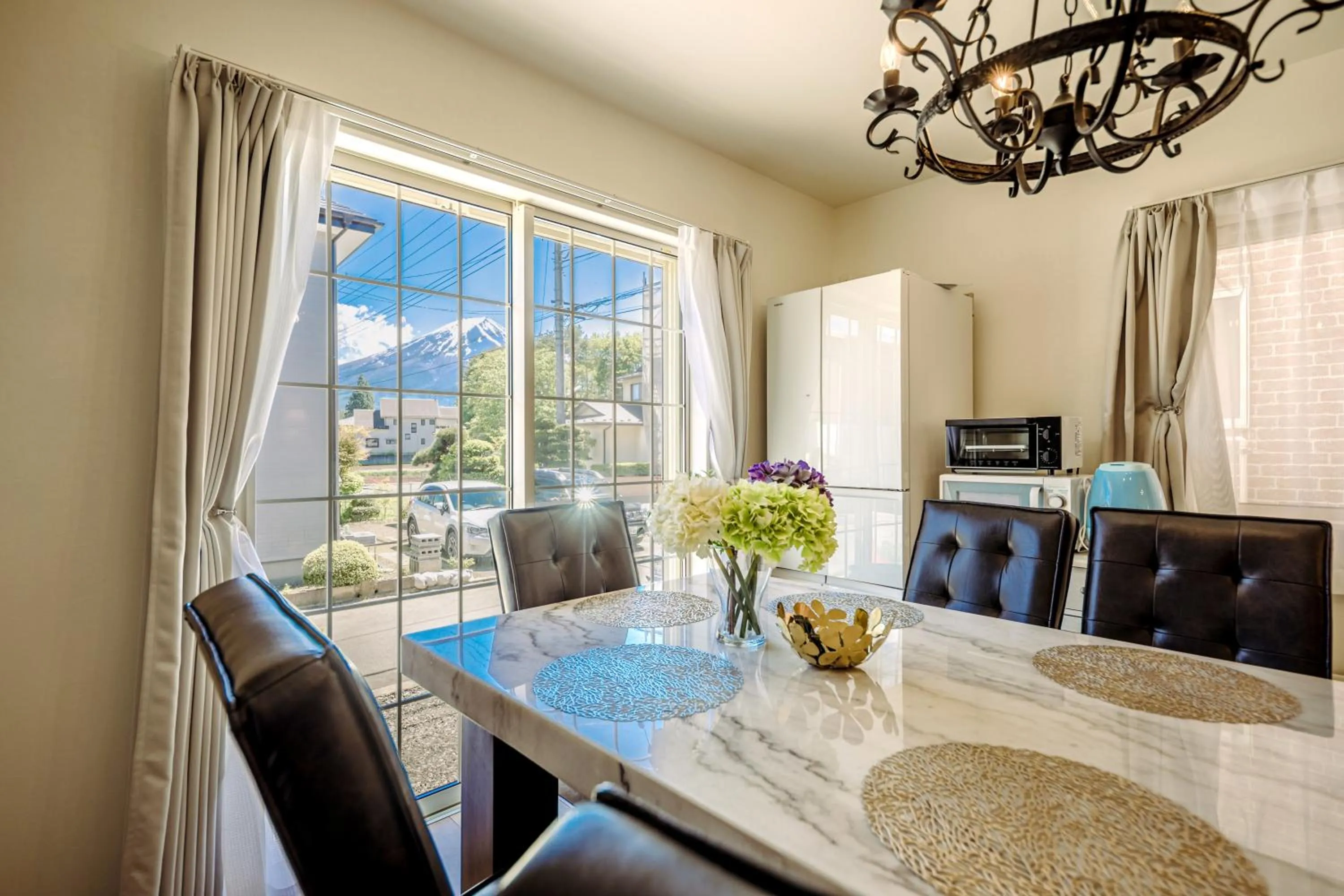 Dining area in Villa Hanasaku Fujikawaguchiko B