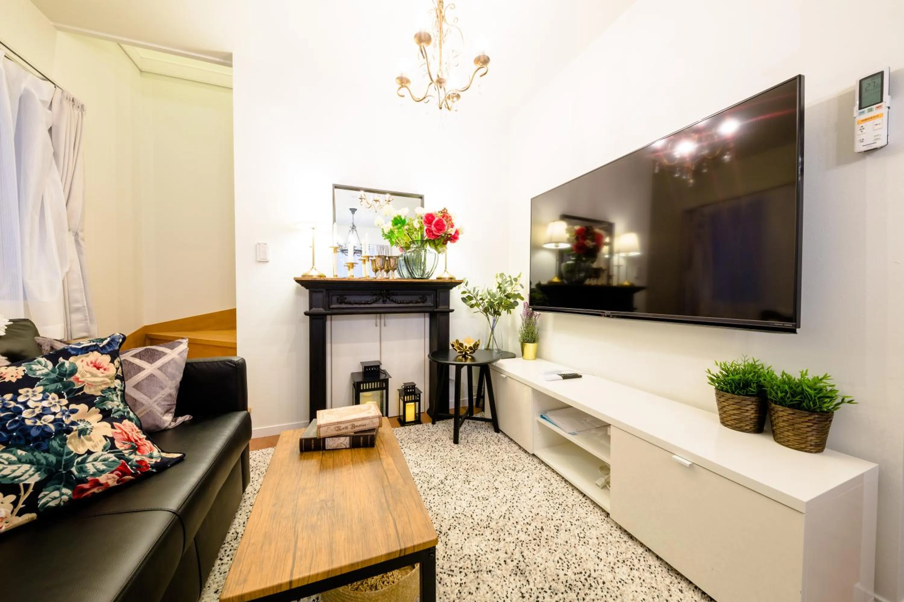 Living room in Villa Hanasaku Fujikawaguchiko B