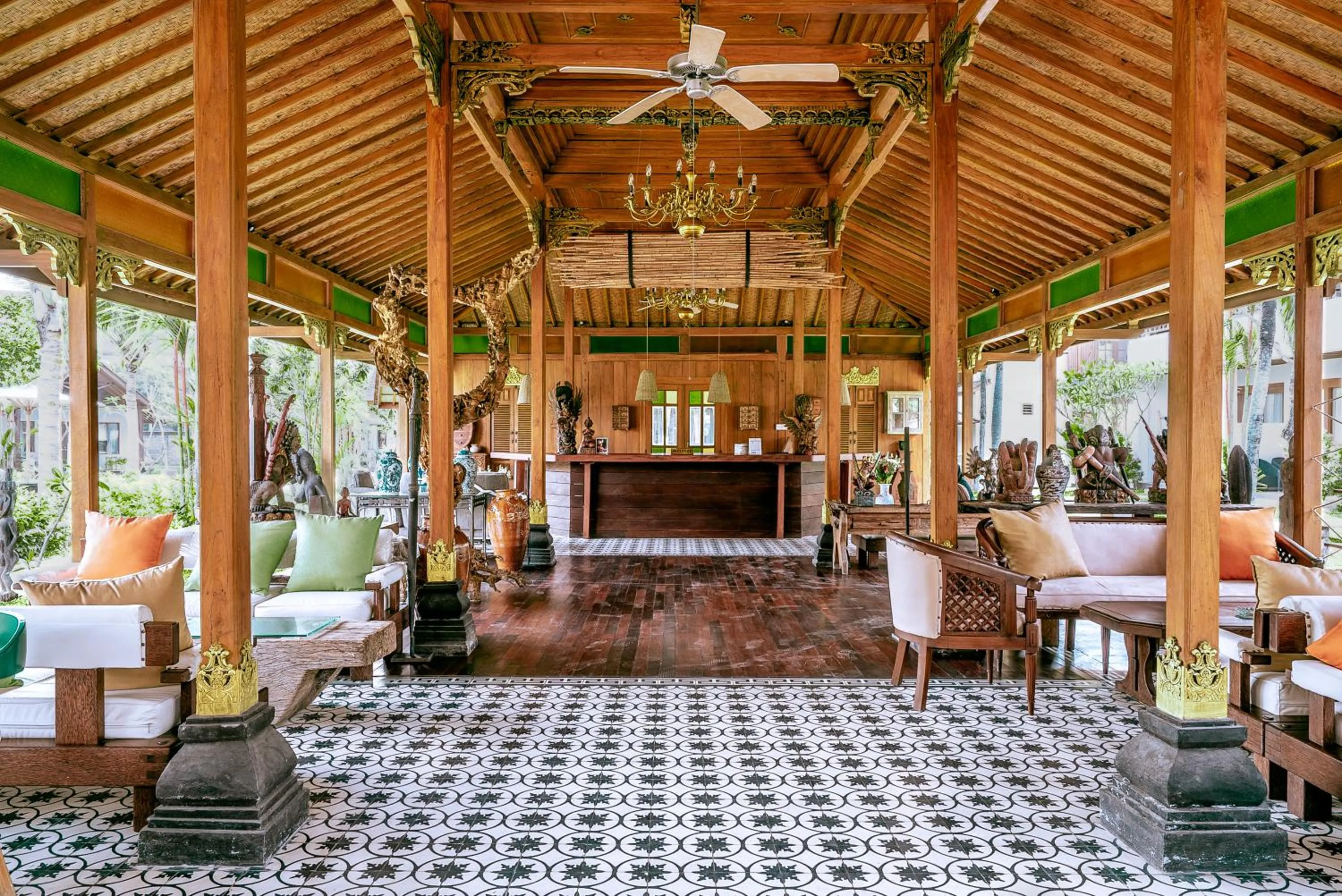 Communal lounge/ TV room in Kashantee Village