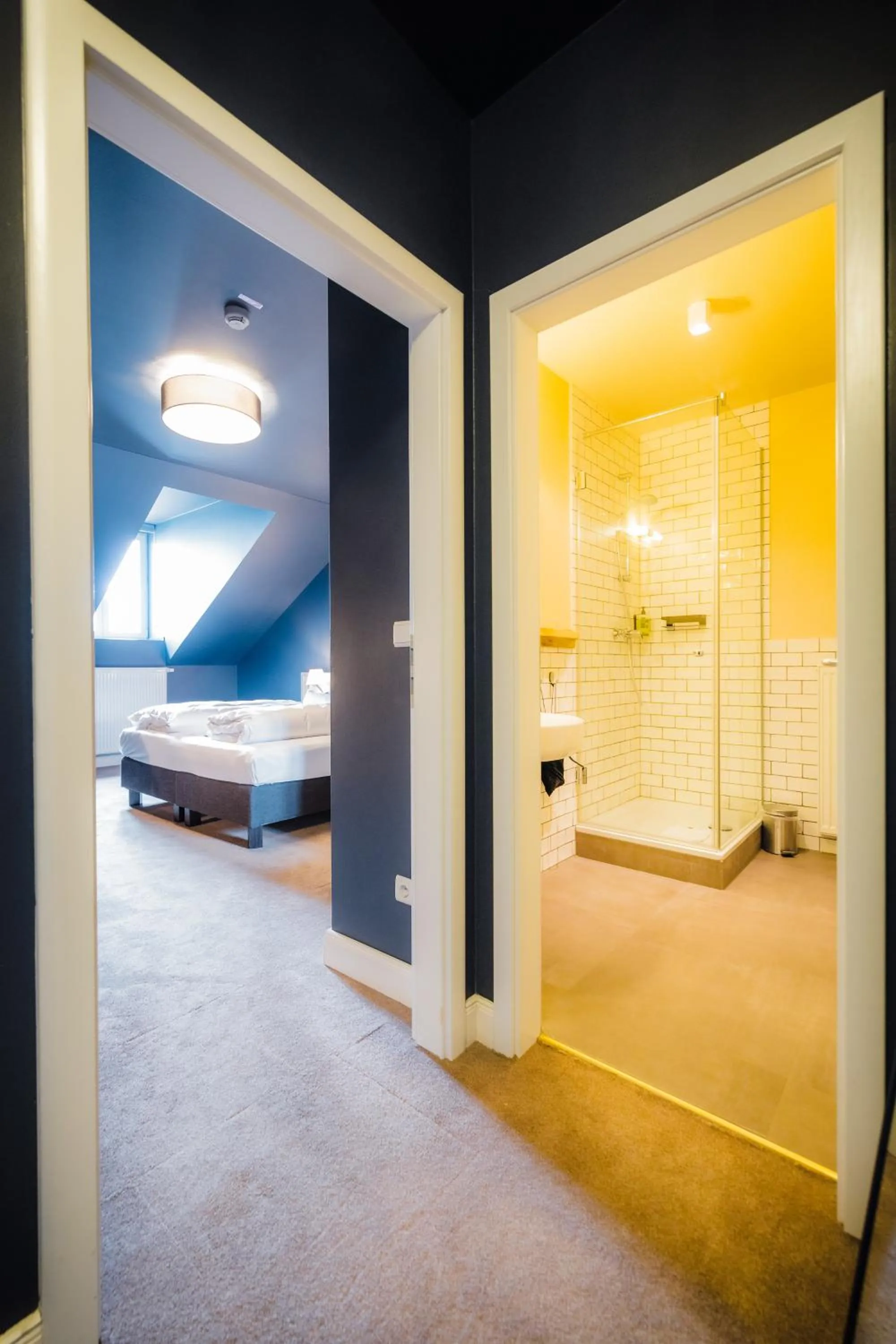 Bathroom, Bed in Hotel Luis