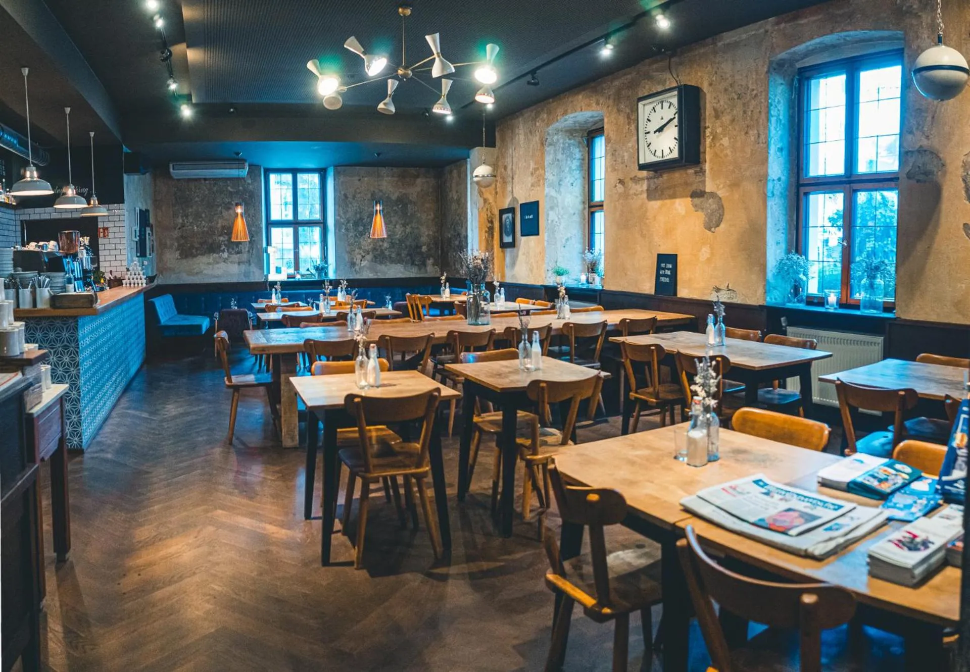 Restaurant/places to eat in Hotel Luis