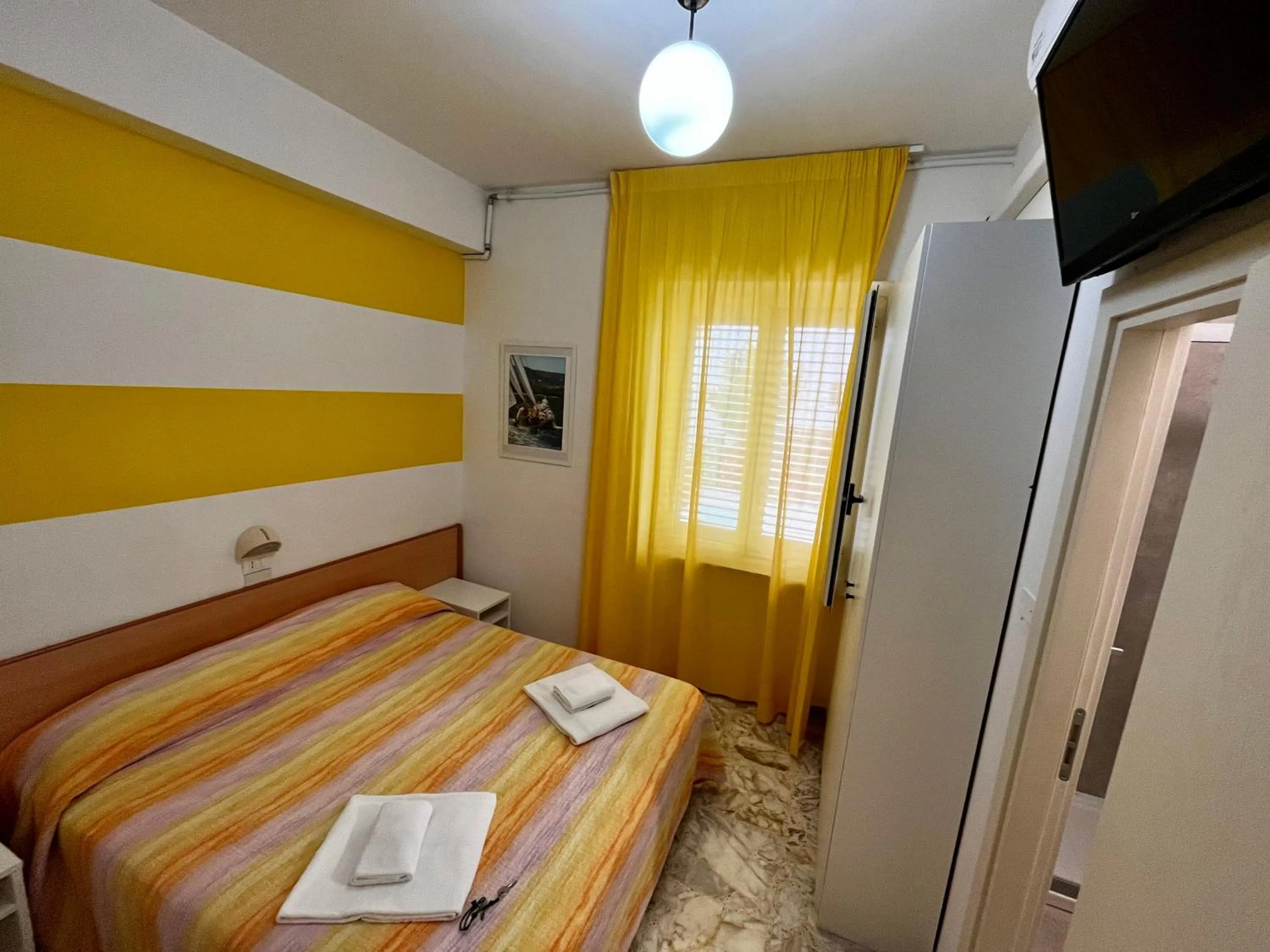 Shower, Bed in Hotel Lido Vieste