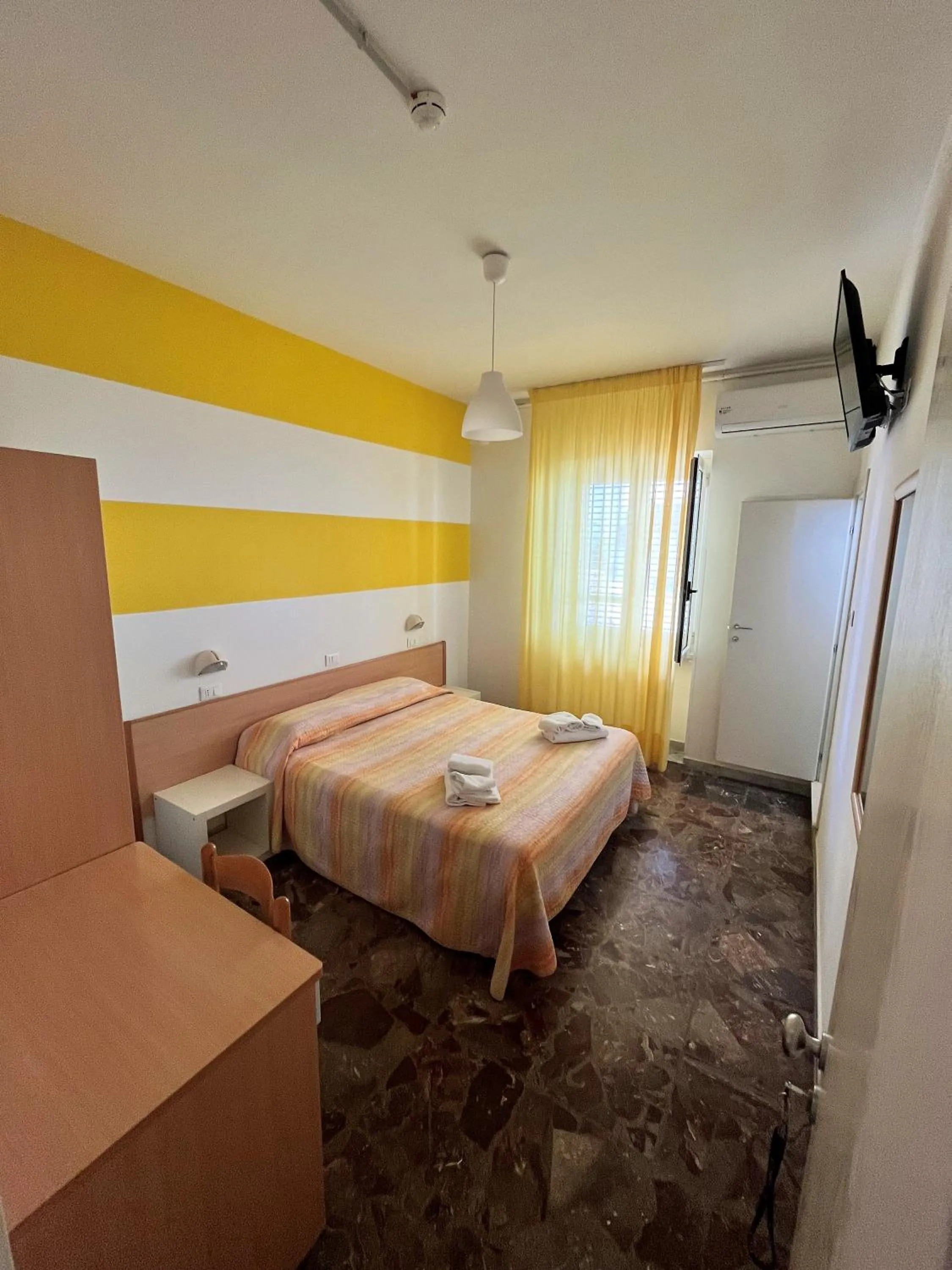 Bathroom, Bed in Hotel Lido Vieste