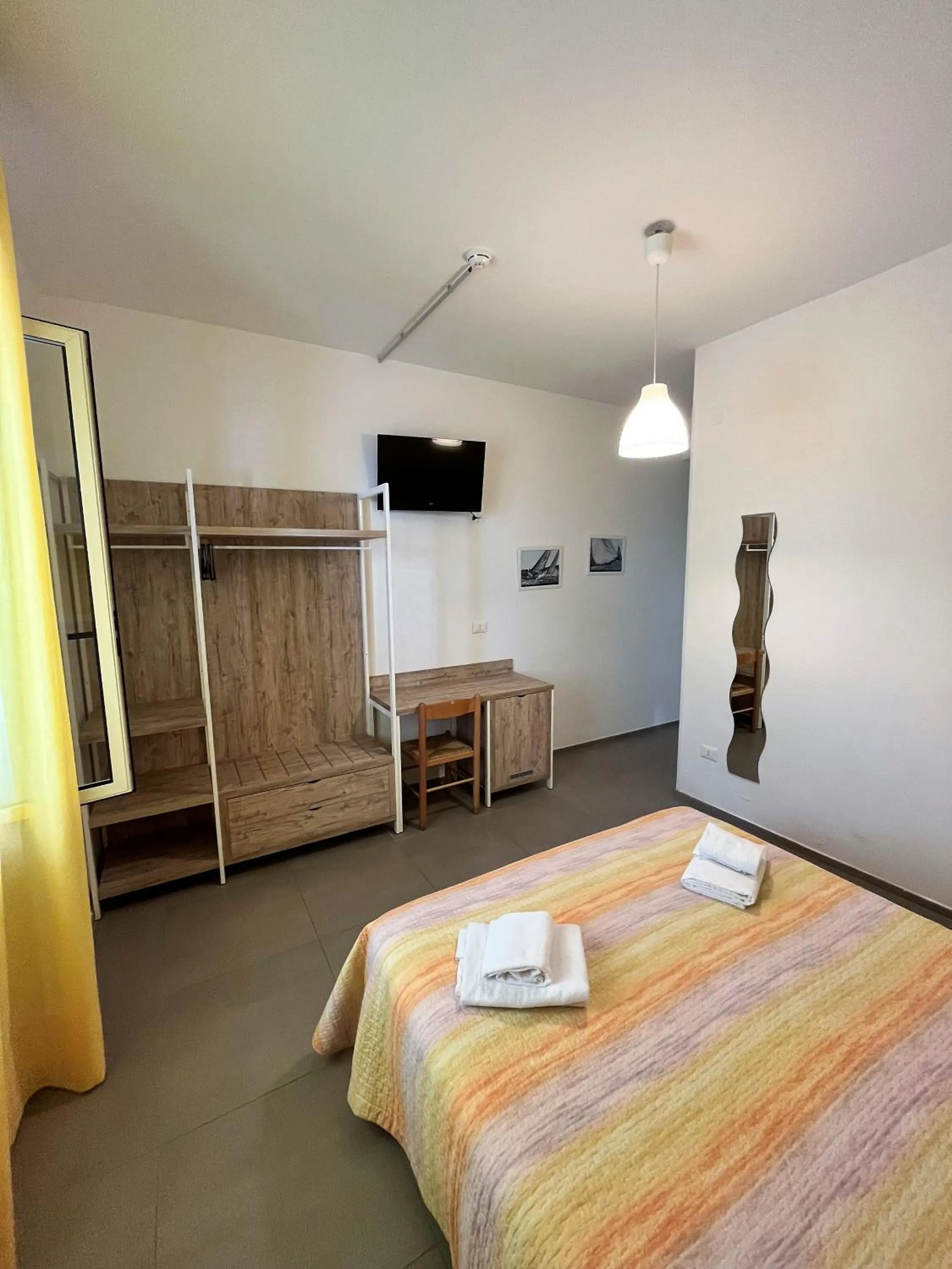 Shower, Bed in Hotel Lido Vieste