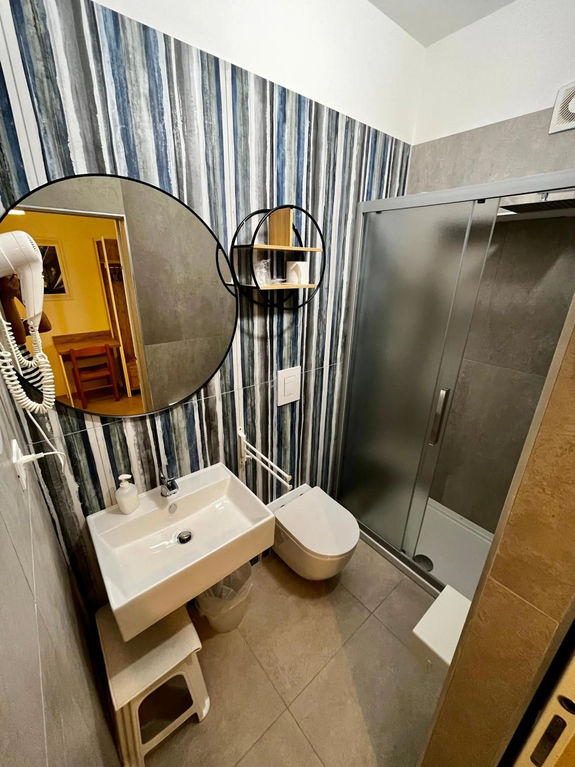 Shower in Hotel Lido Vieste