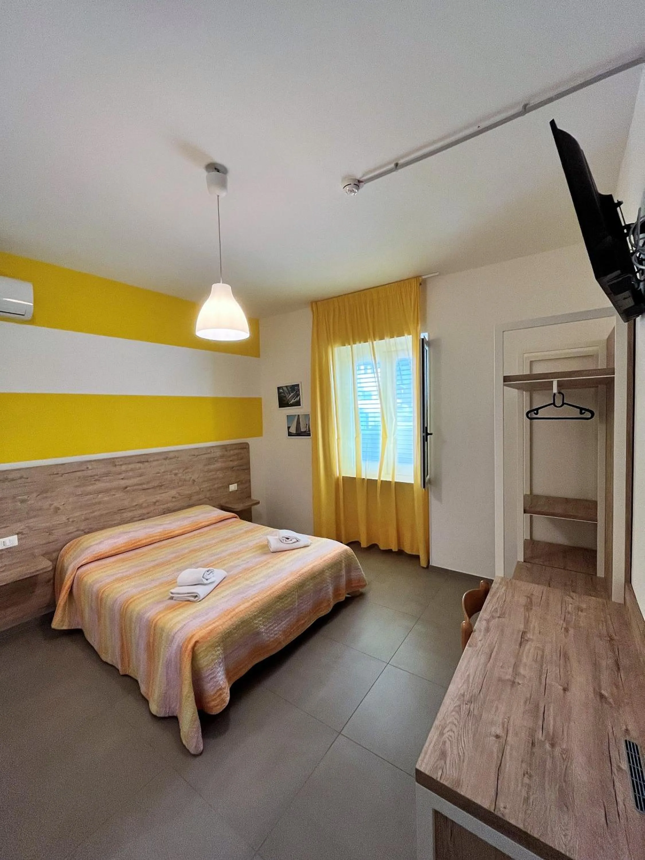 TV and multimedia, Bed in Hotel Lido Vieste