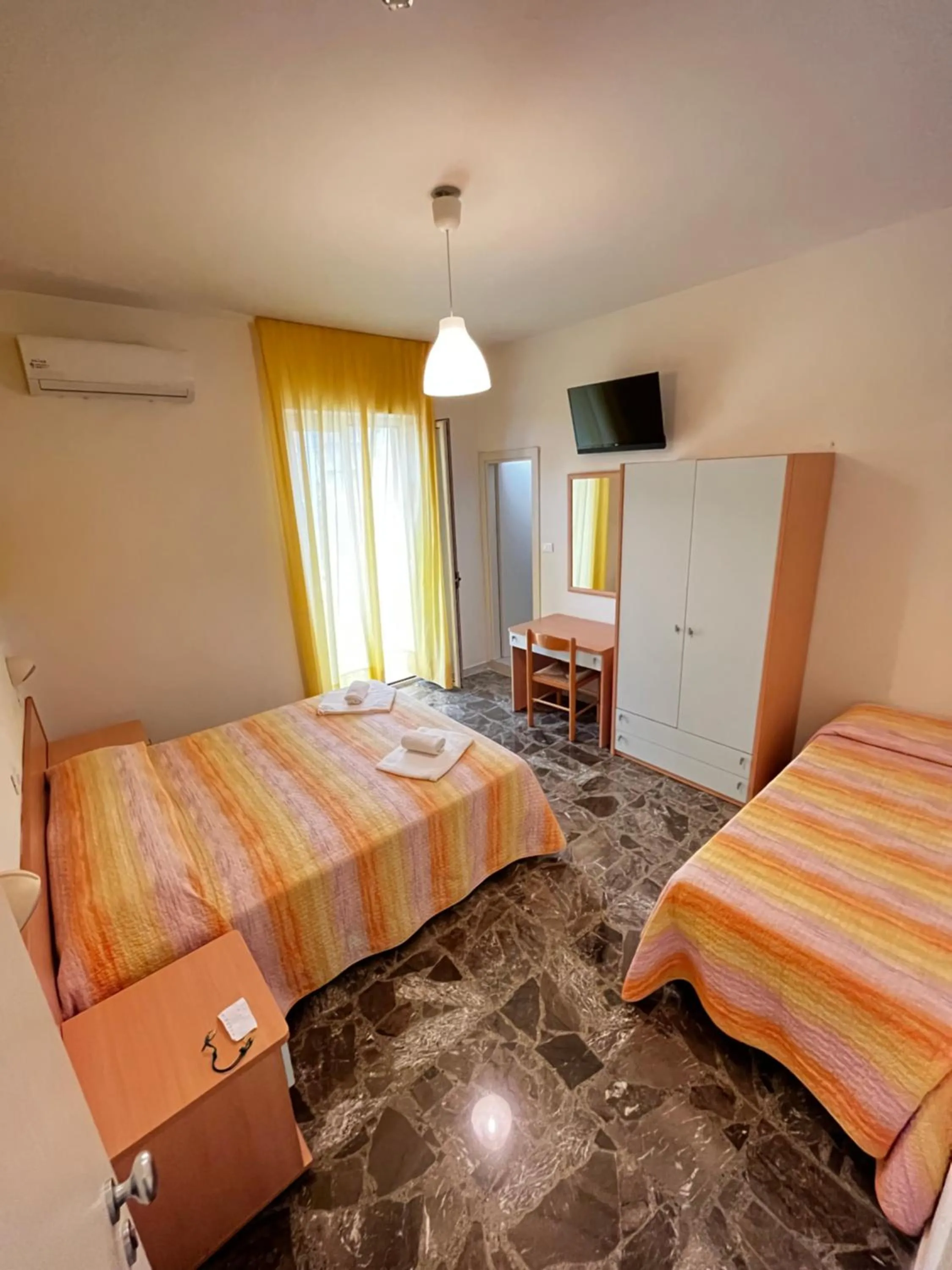 Shower, Bed in Hotel Lido Vieste