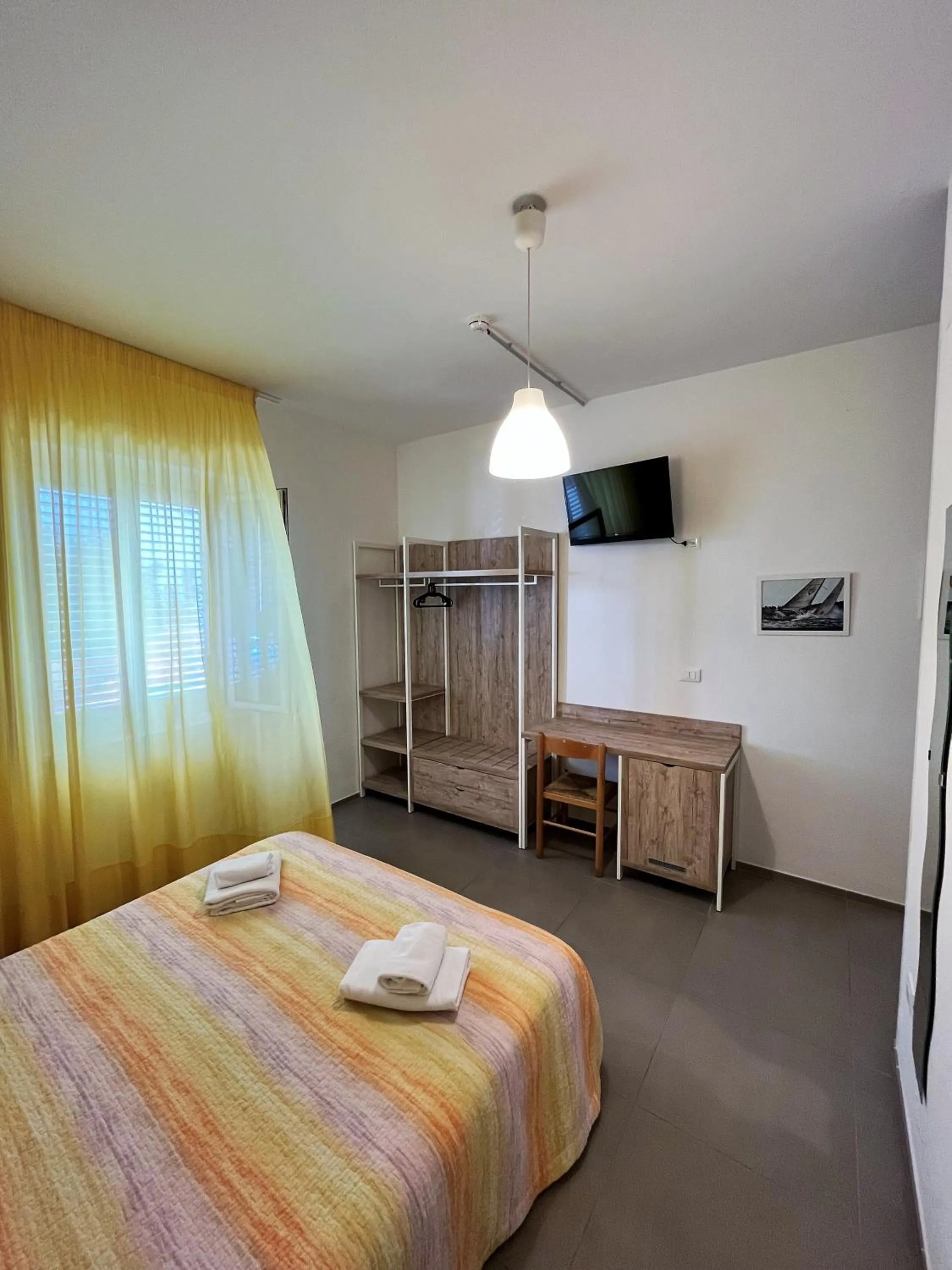 Shower, Bed in Hotel Lido Vieste