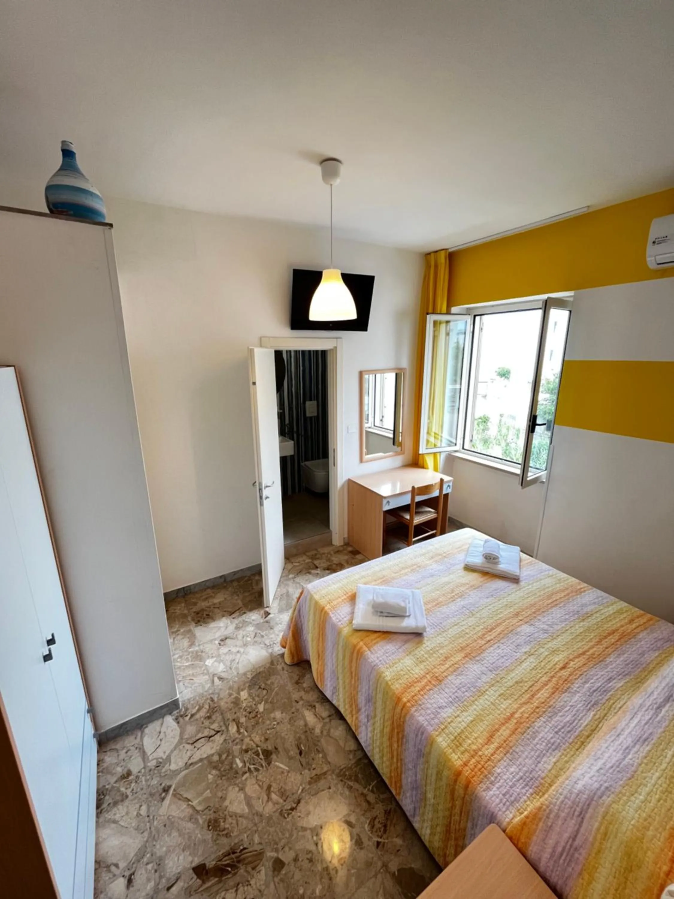 Bathroom, Bed in Hotel Lido Vieste