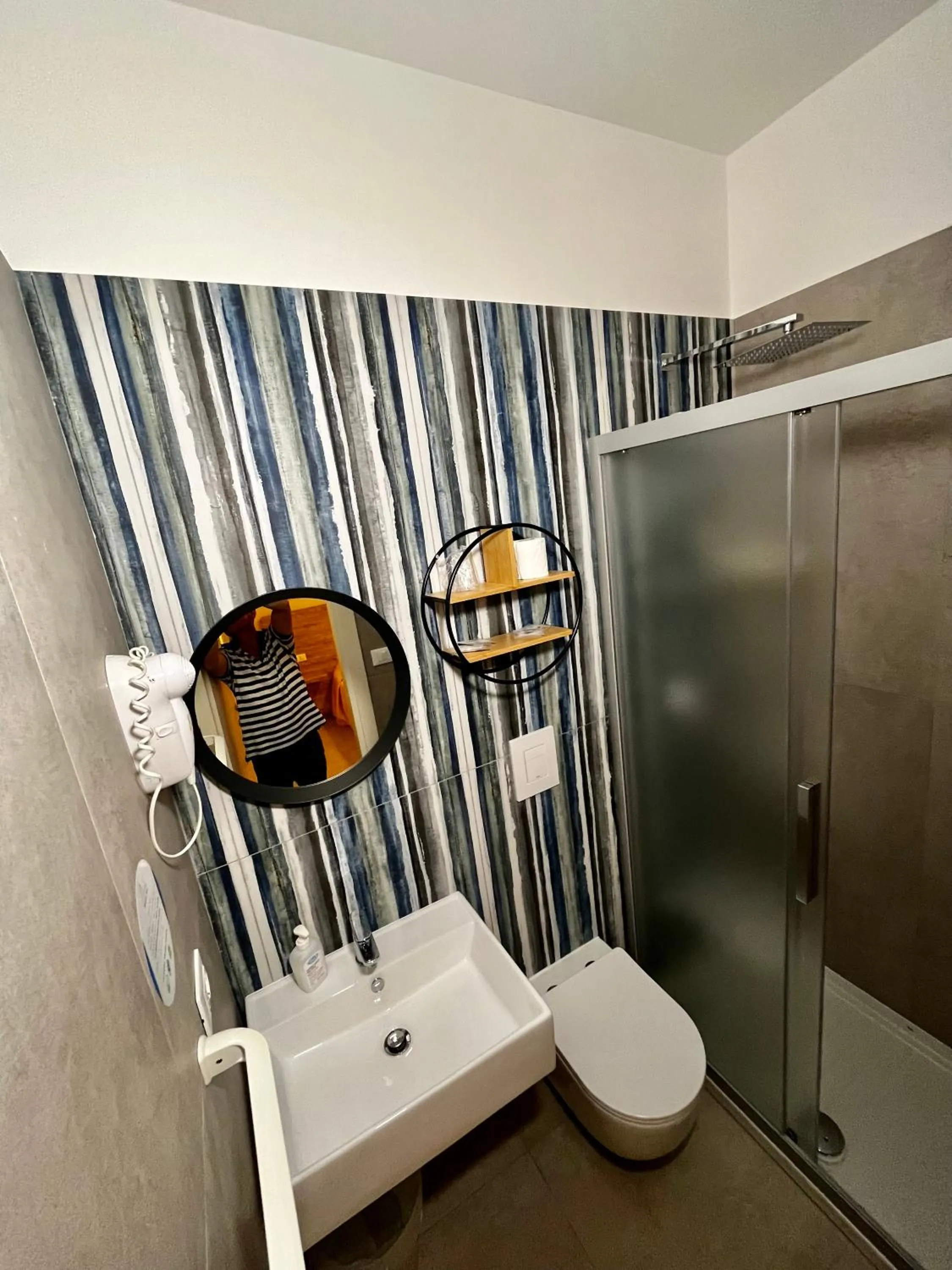 Shower in Hotel Lido Vieste