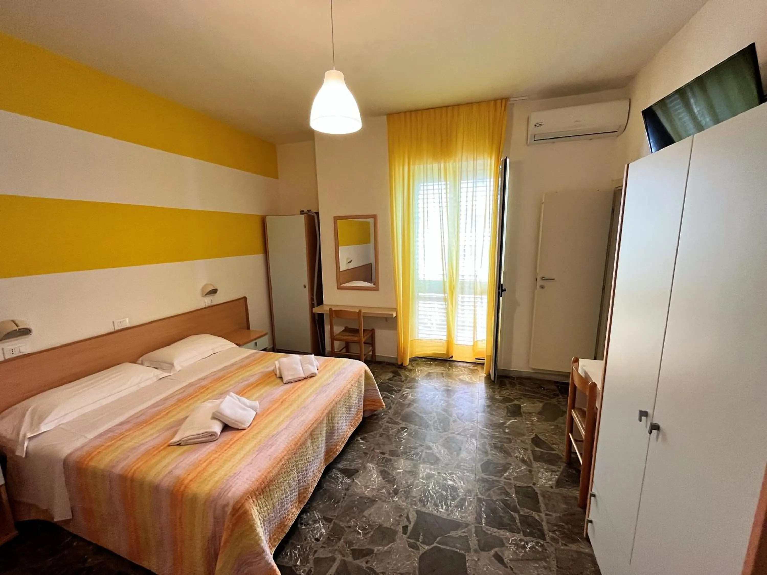 Bathroom, Bed in Hotel Lido Vieste