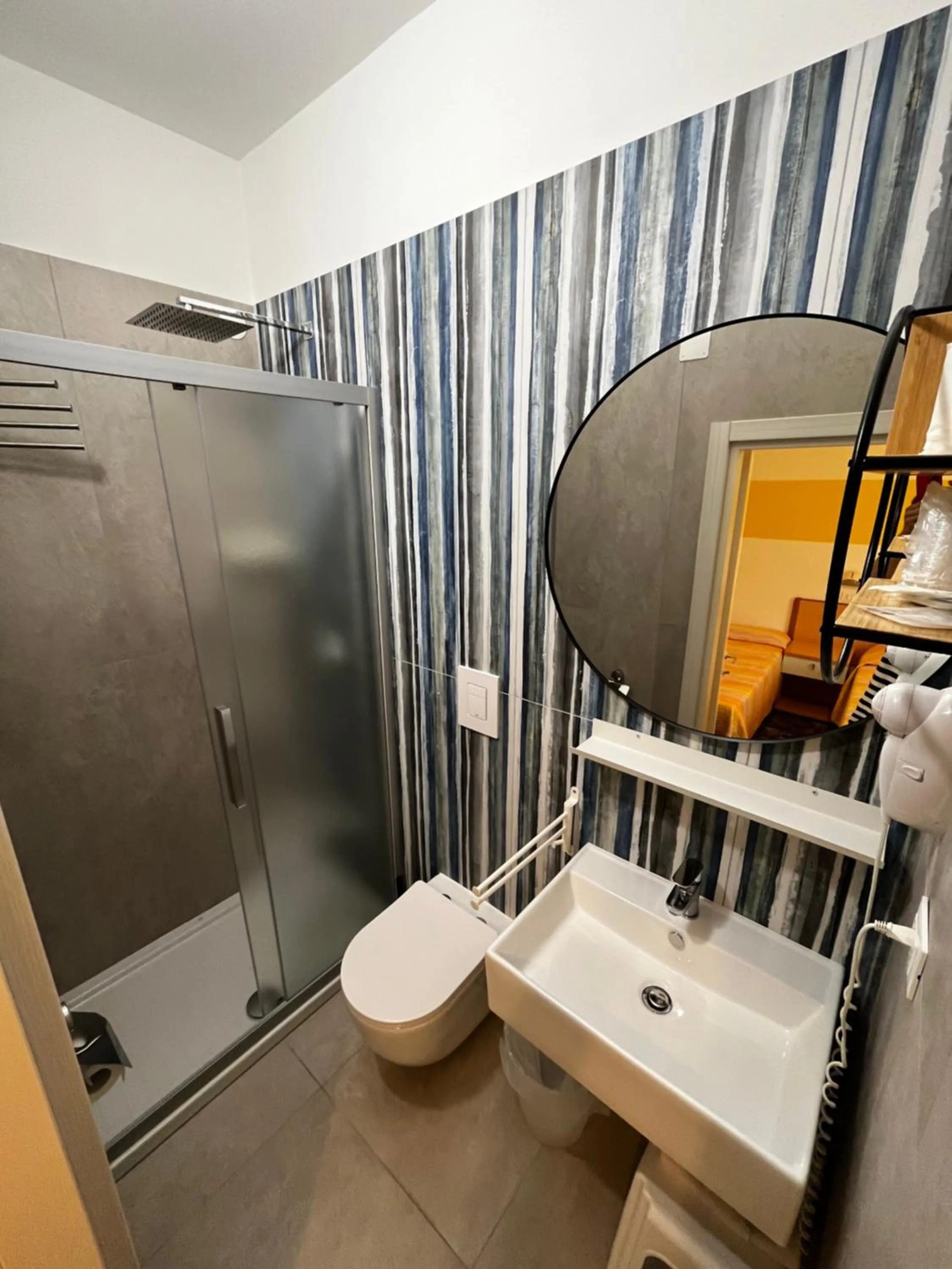 Shower in Hotel Lido Vieste