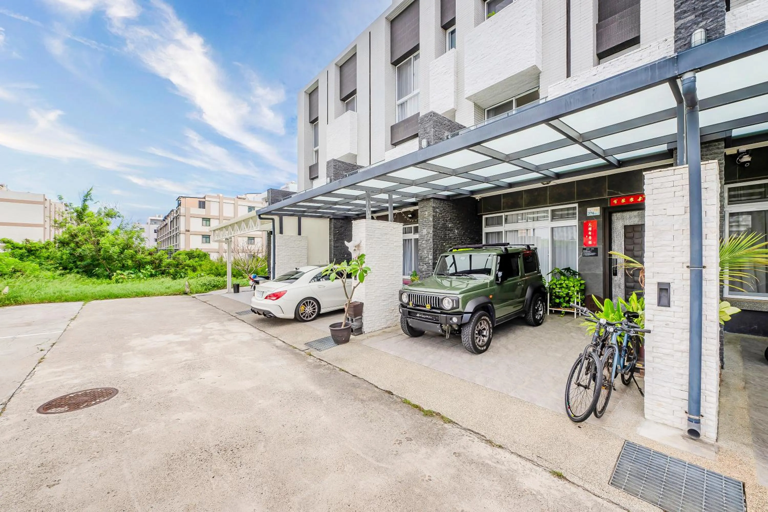 Property building in Surf house