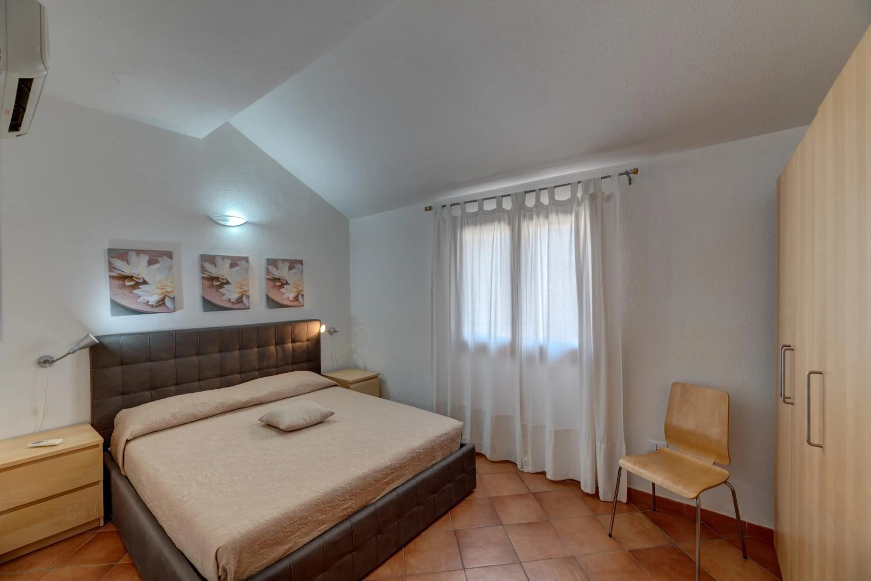 Bedroom, Bed in Cristal Blu