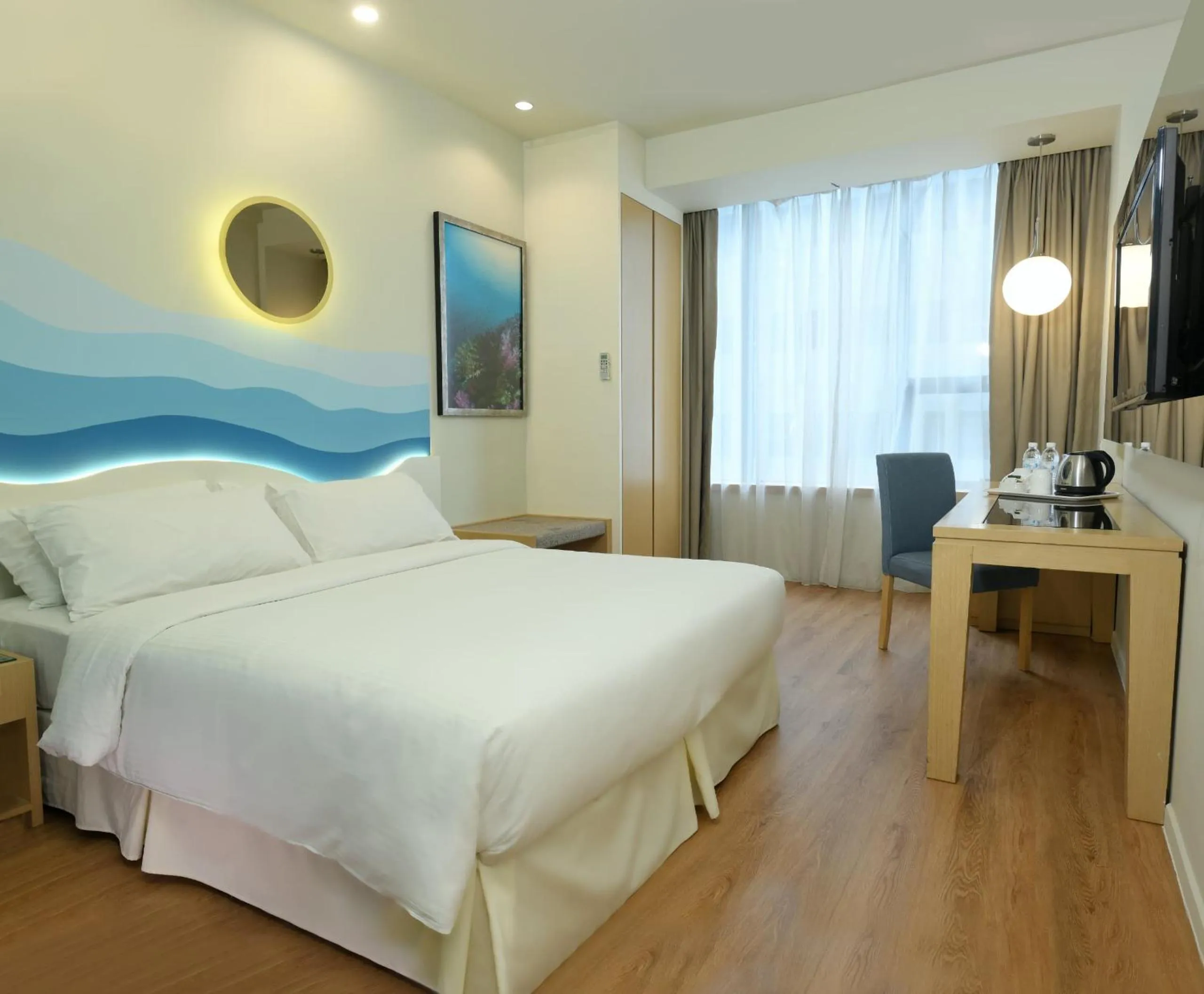 Bedroom, Bed in Oceania Hotel