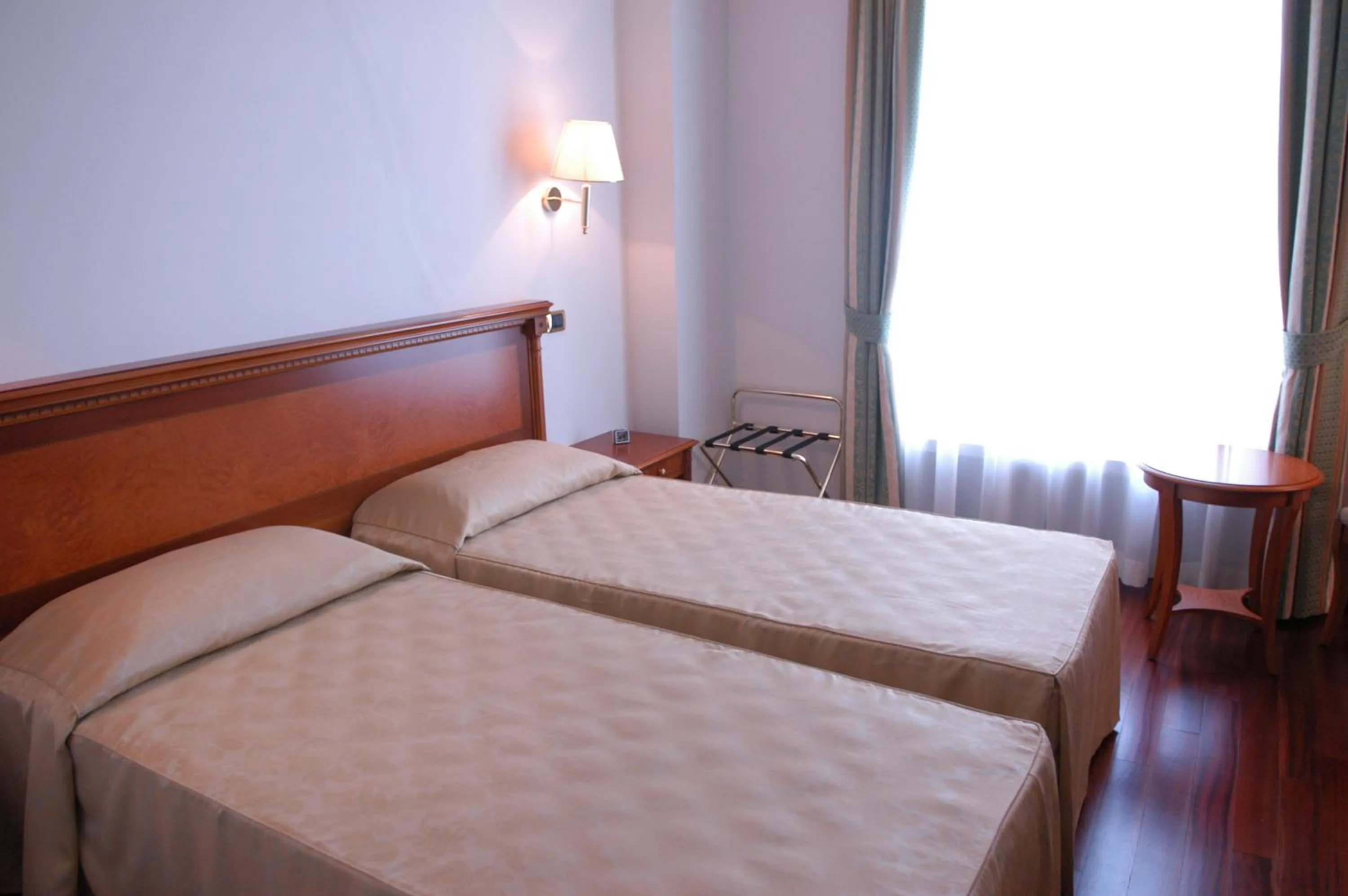 Photo of the whole room, Bed in Pilgrim's Hotel