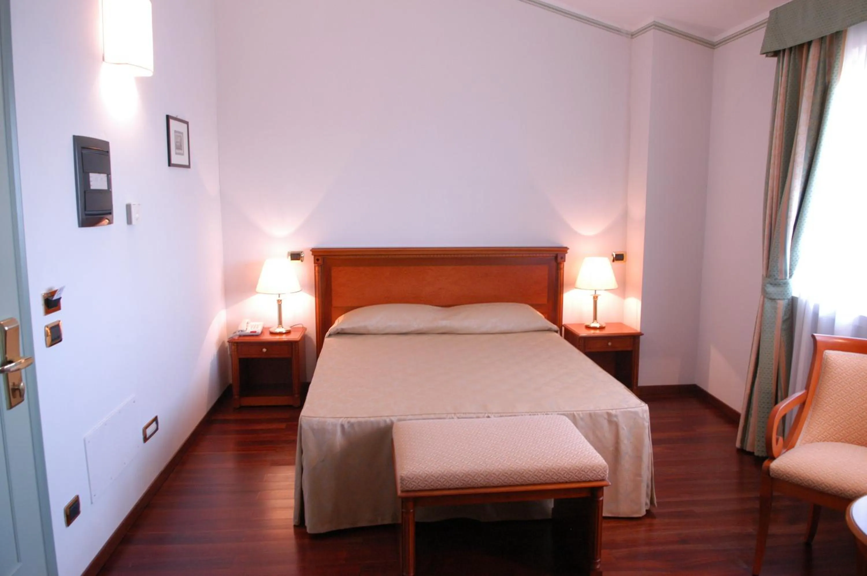 Photo of the whole room, Bed in Pilgrim's Hotel