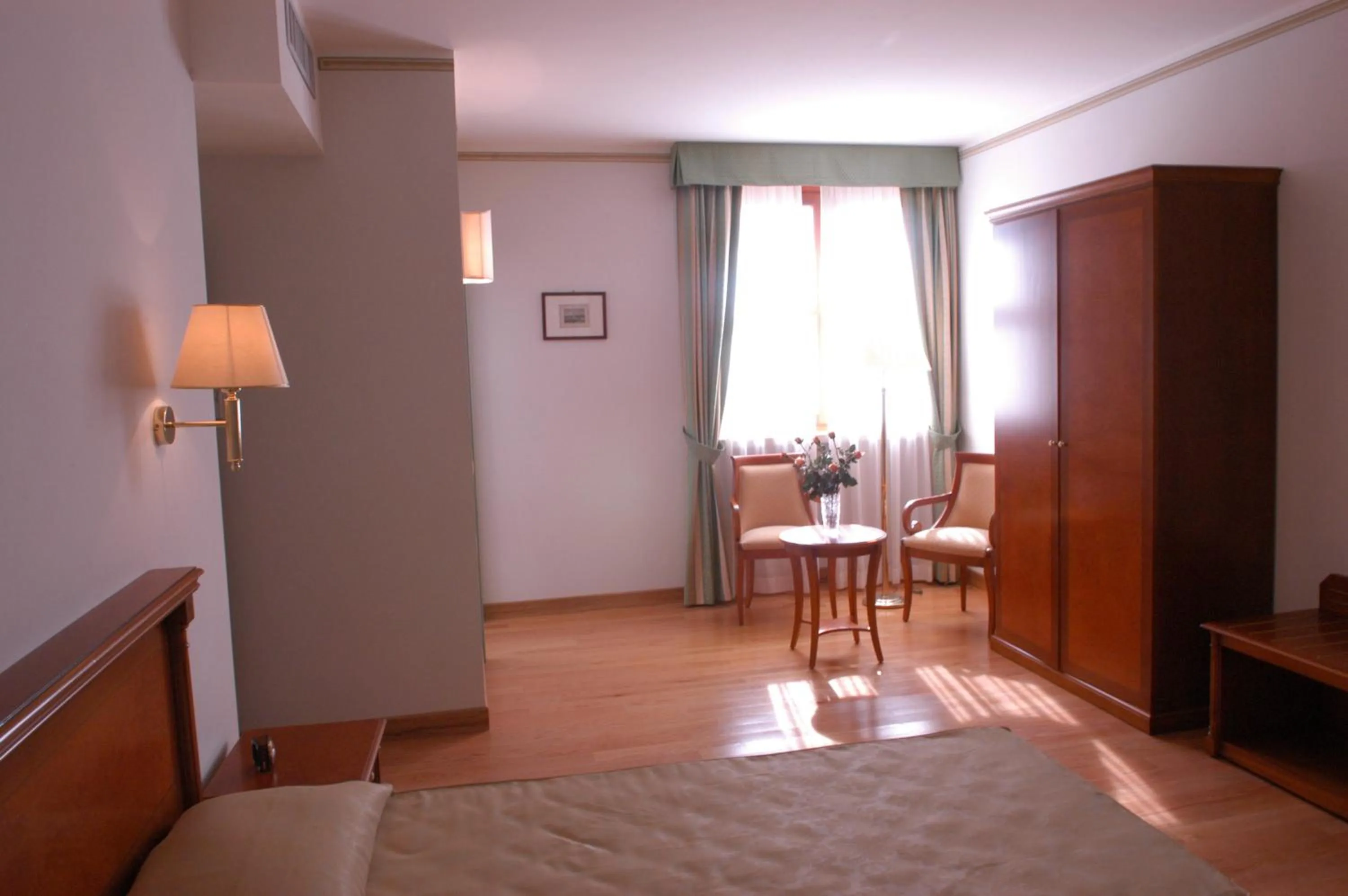 Photo of the whole room, Bed in Pilgrim's Hotel