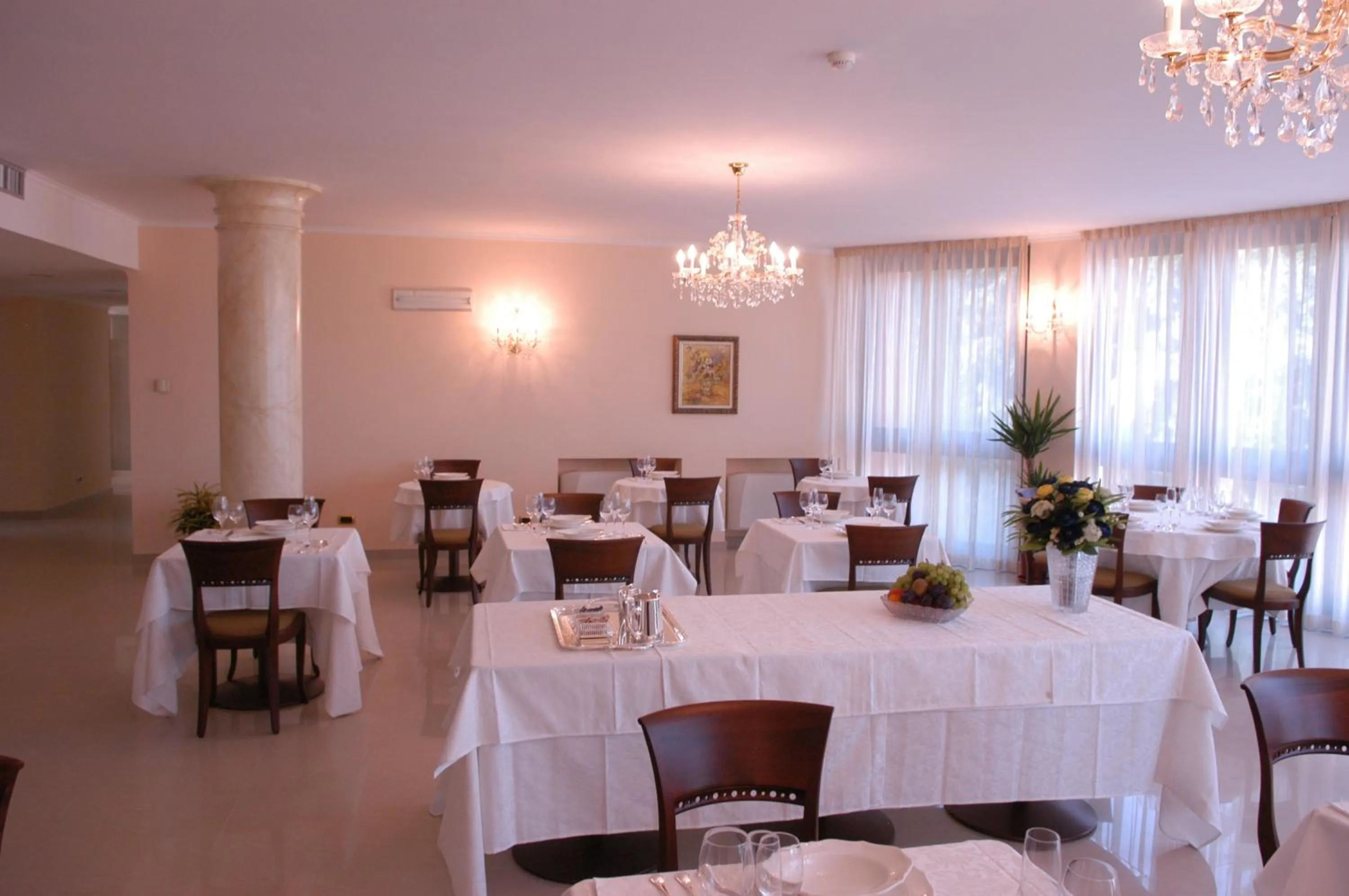 Restaurant/places to eat in Pilgrim's Hotel