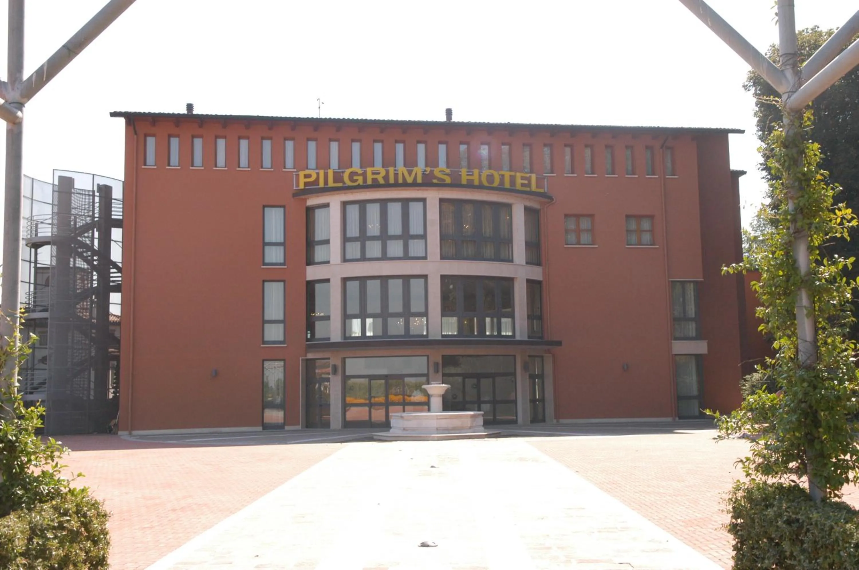 Facade/entrance in Pilgrim's Hotel