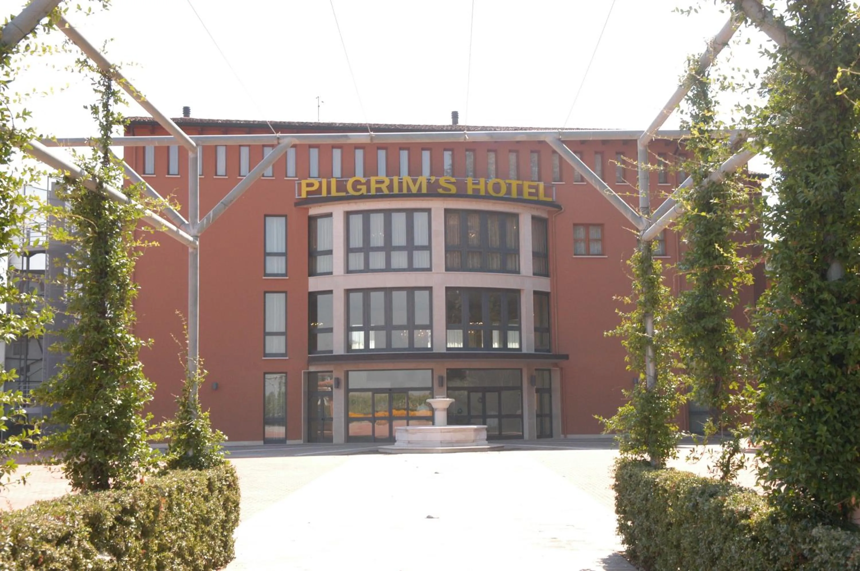 Facade/entrance in Pilgrim's Hotel