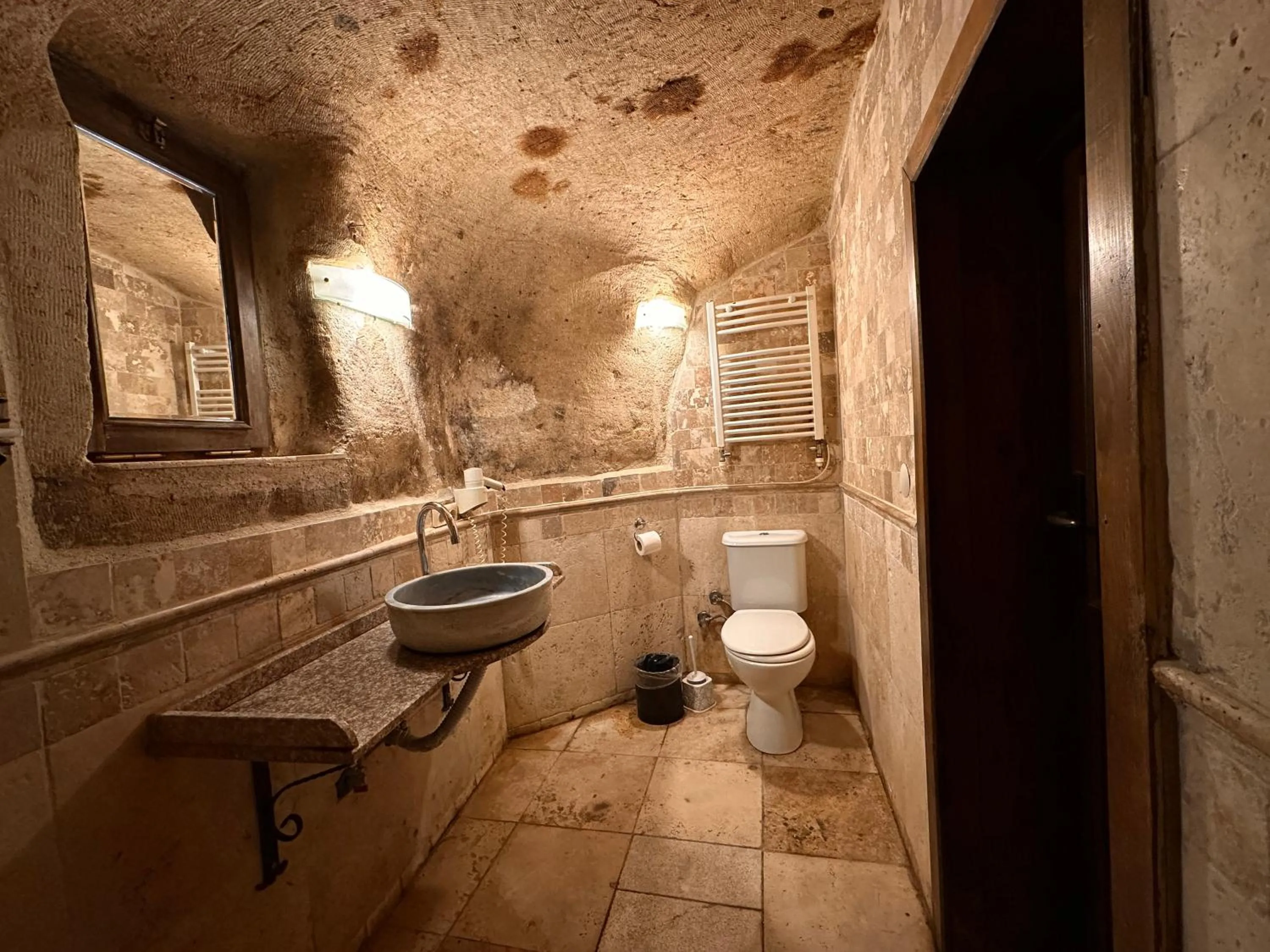 Shower in Harkasos Cave Hotel