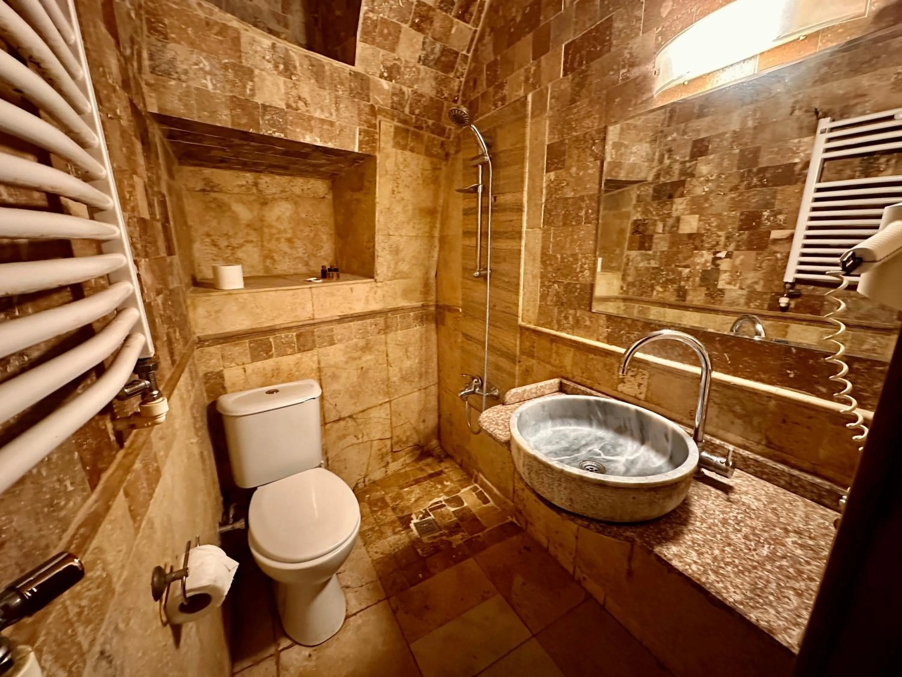 Shower in Harkasos Cave Hotel